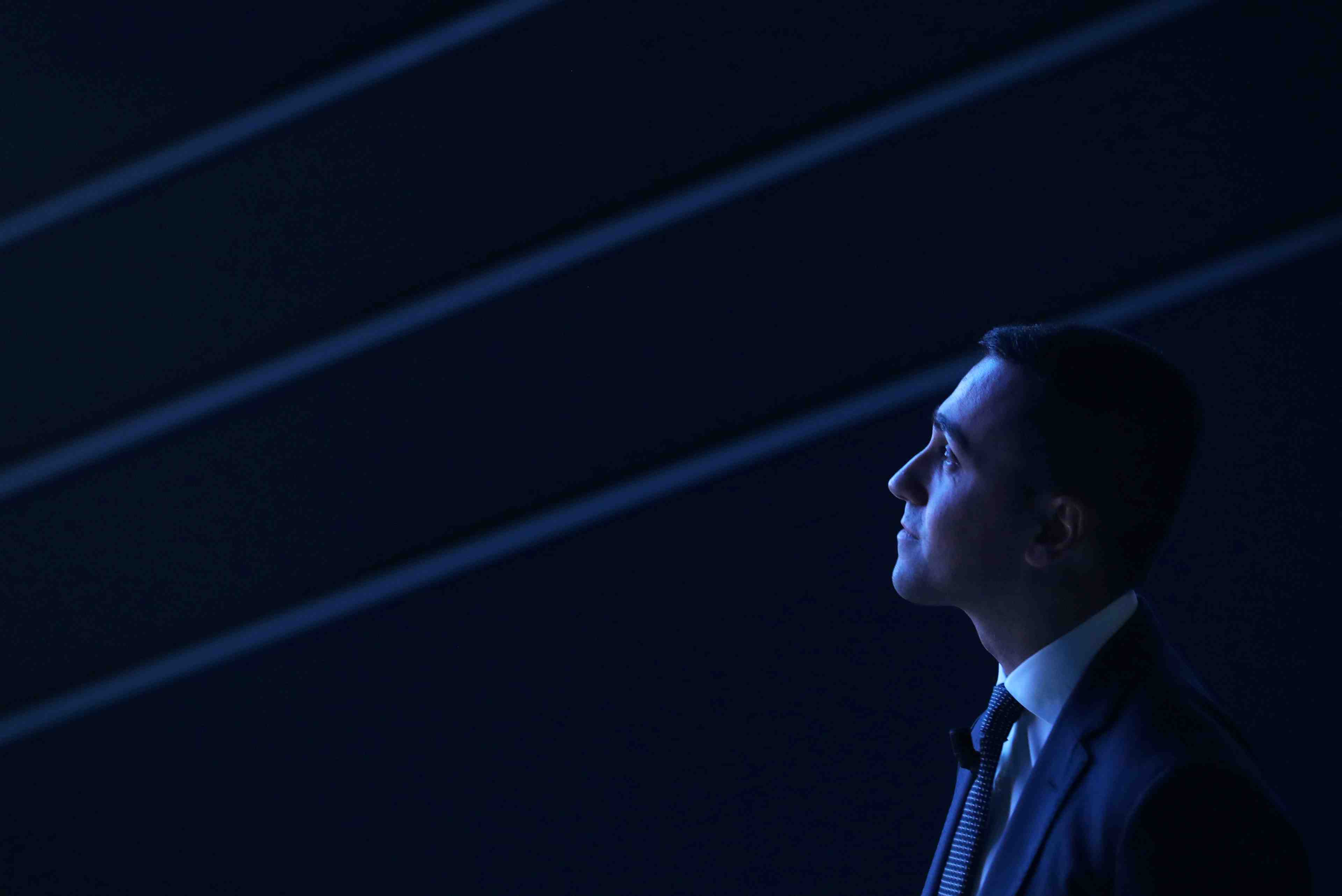 Paris fustige la rencontre entre luigi di maio et des "gilets jaunes"