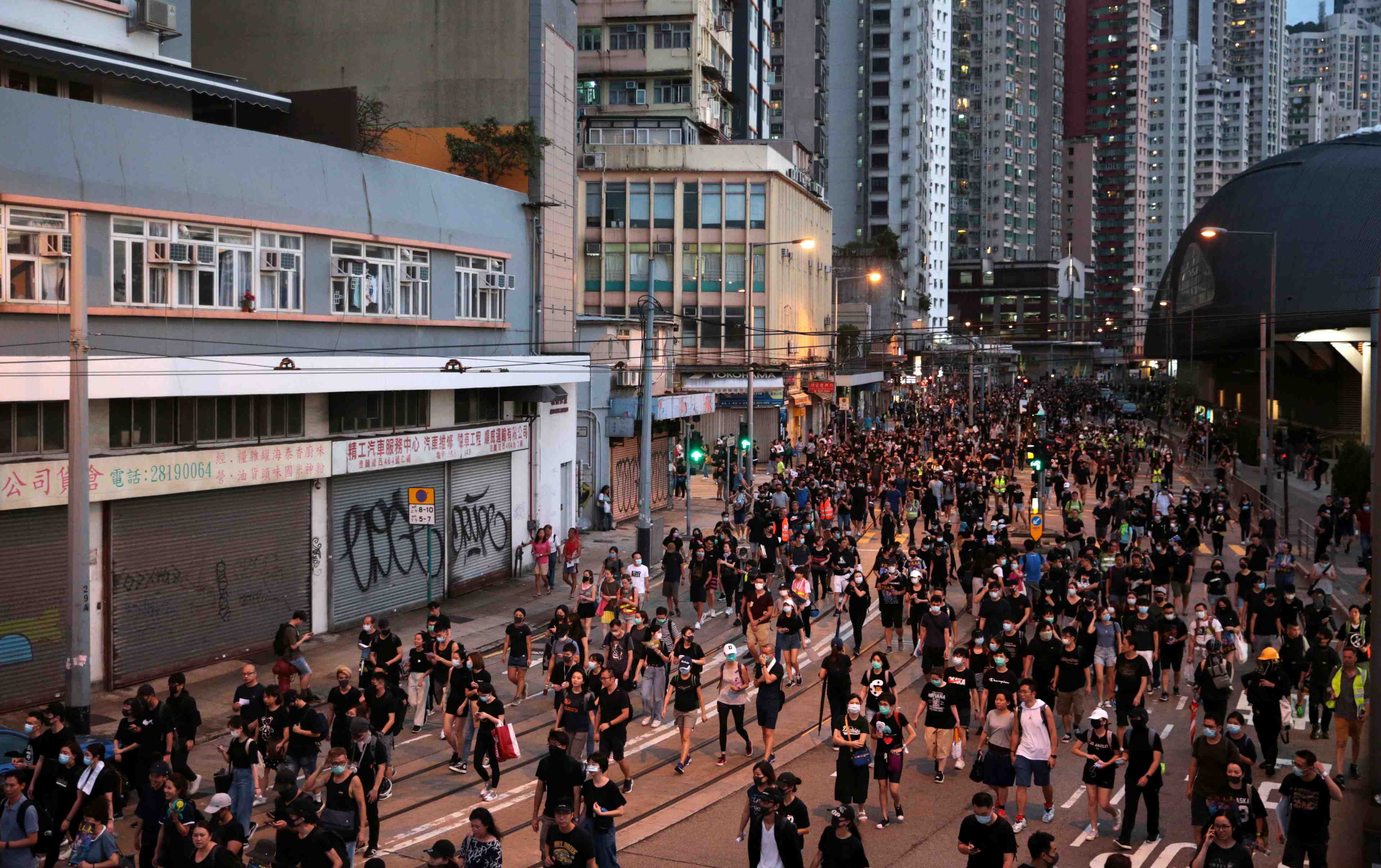 La police hongkongaise disperse des manifestants, mise en garde a pekin