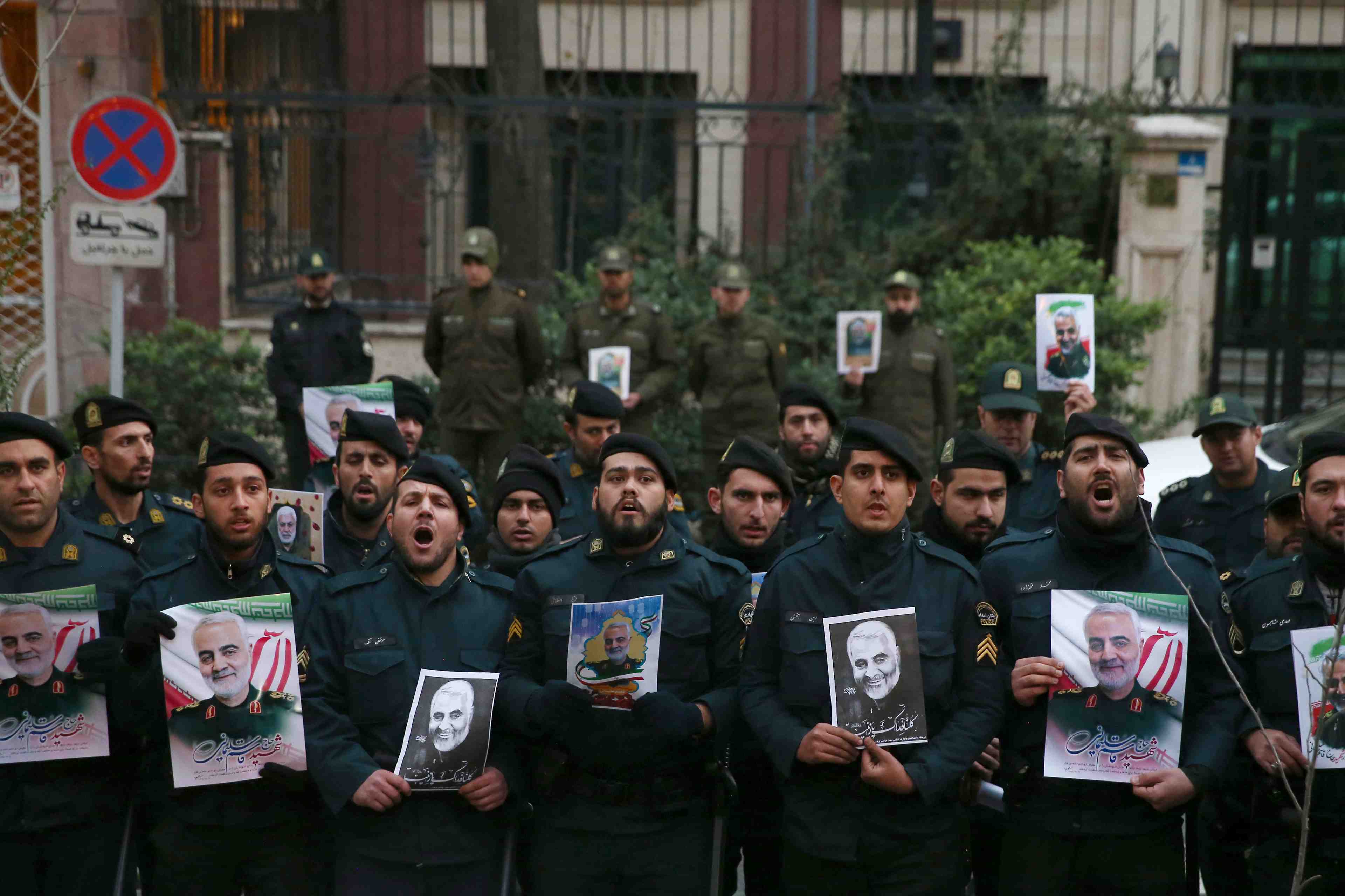 Le general iranien soleimani tue par une frappe americaine, teheran menace