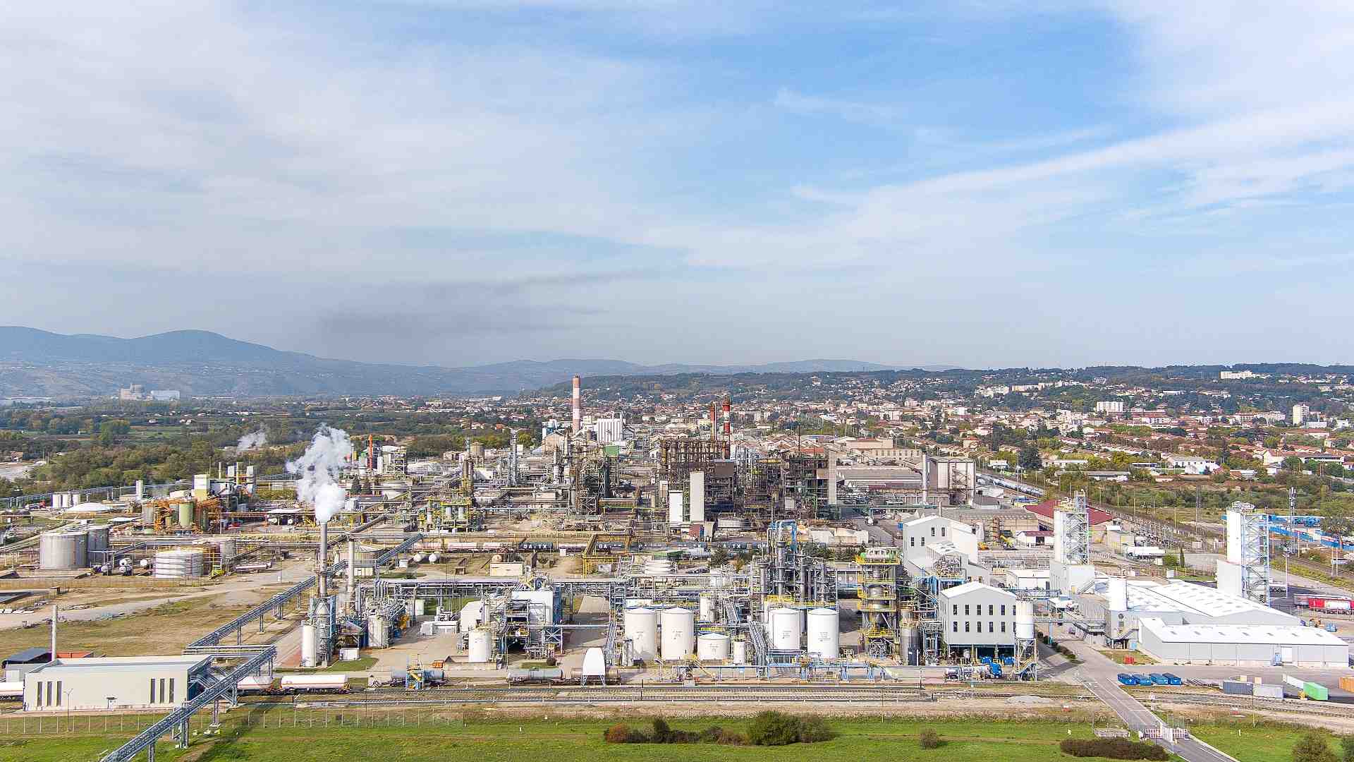La plateforme les Roches-Roussillon accueille une quinzaine d'entreprises de la chimie, dont des leaders mondiaux.