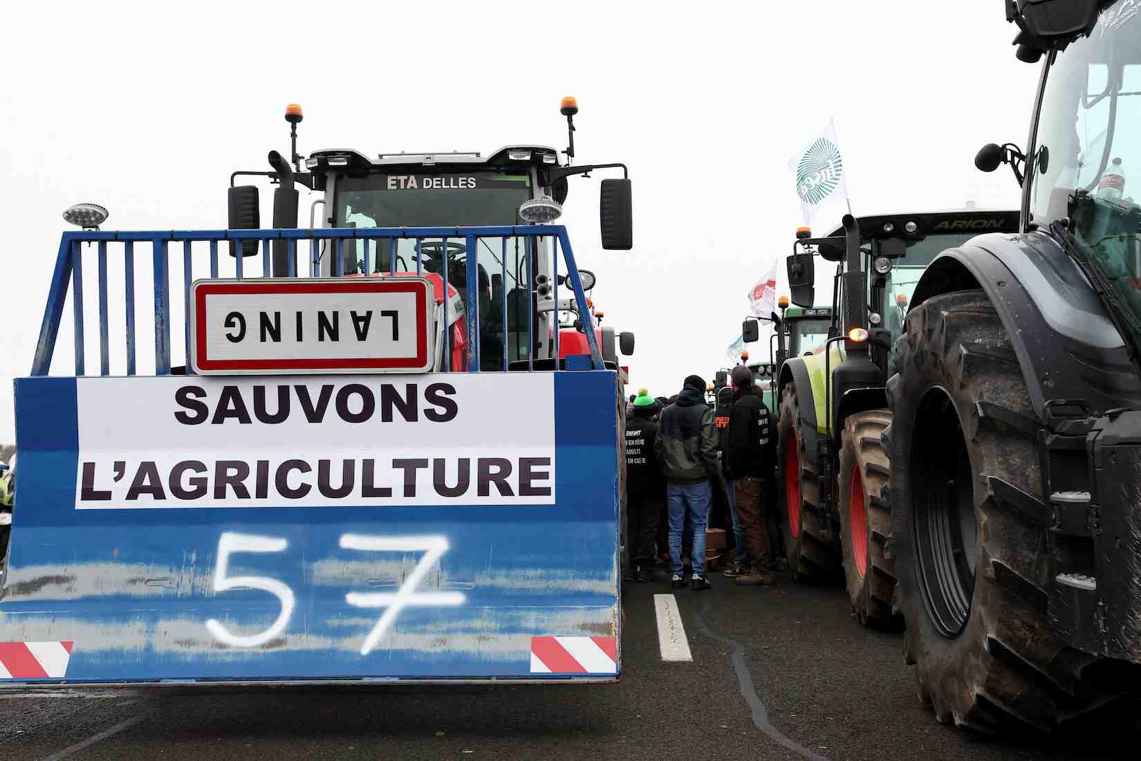 Selon les Jeunes Agriculteurs, ce « nouveau modèle agricole » fait défaut depuis la réforme de la politique agricole commune (PAC) de l'Union européenne en 1992.