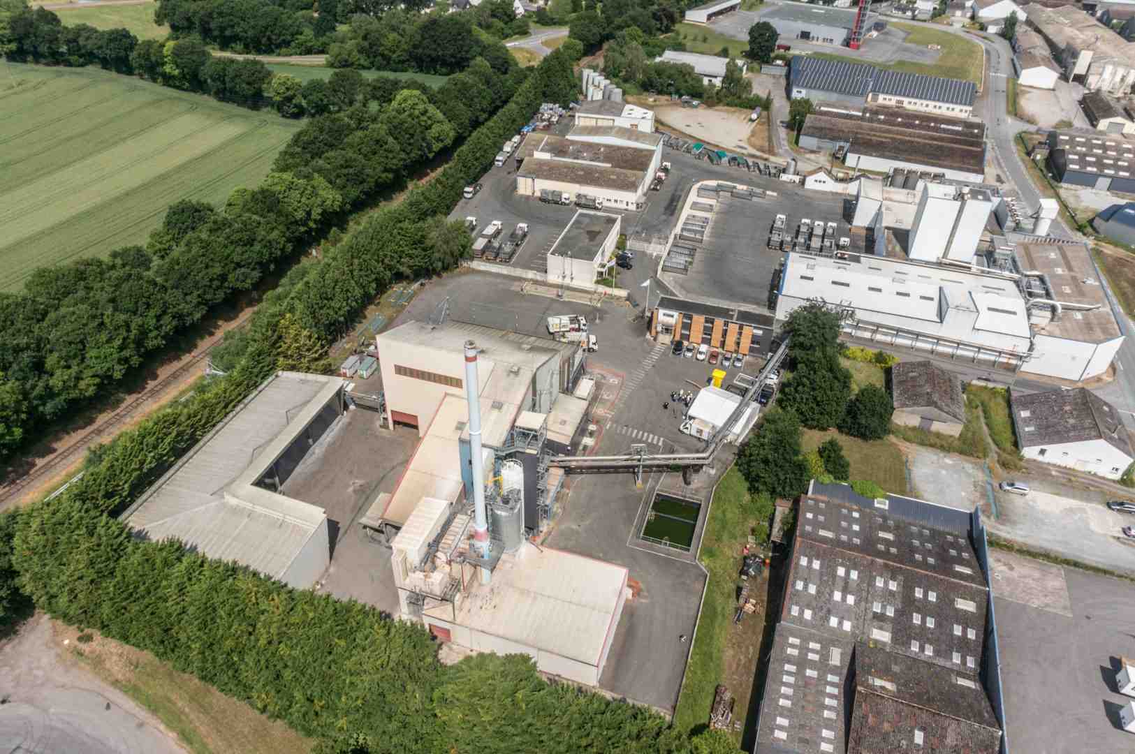 Vue aérienne de l'unité de valorisation énergétique de Pontivy (Morbihan) qui sera la première en France à être équipée d'un dispositif de captage de CO2