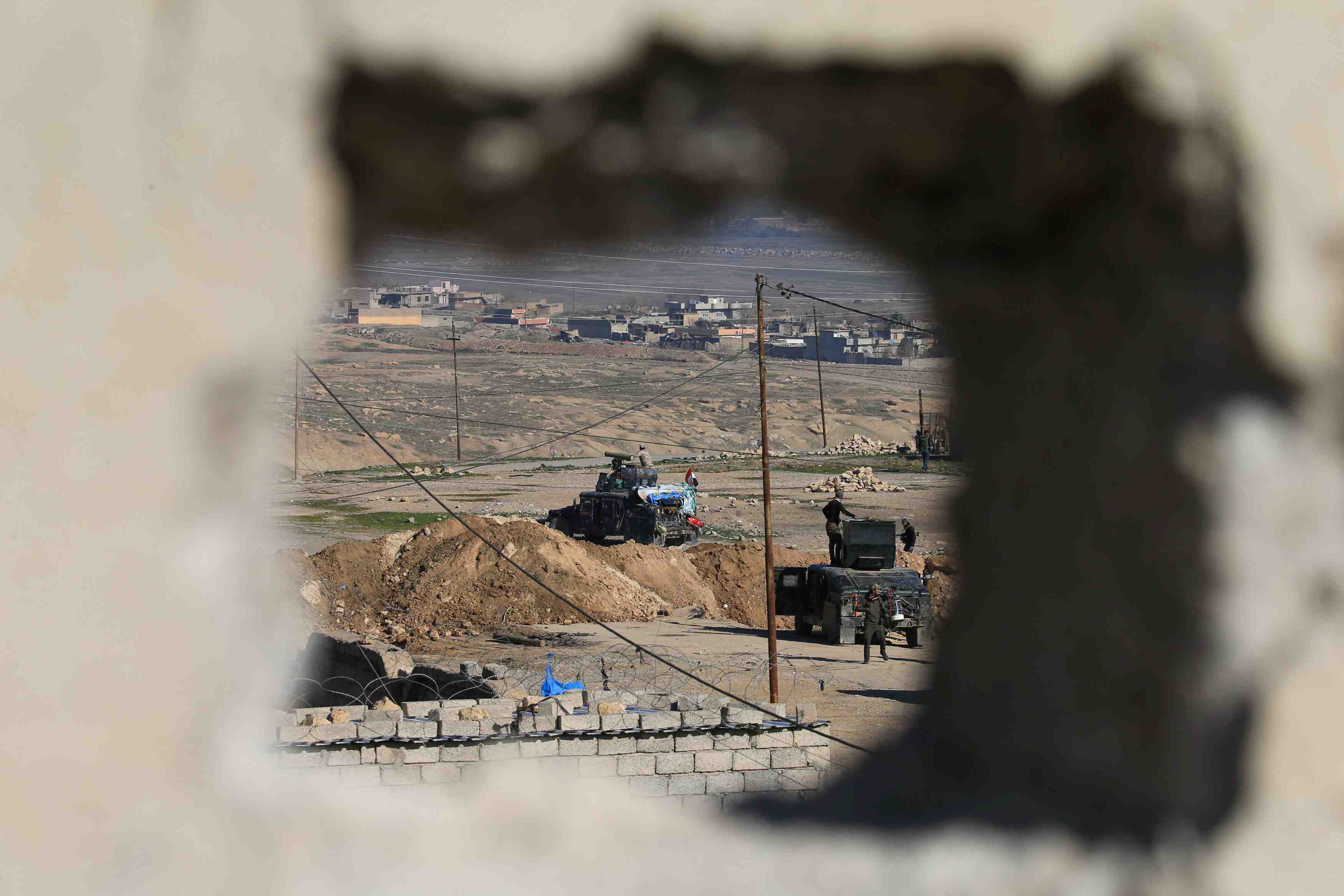 Les irakiens preparent l'attaque de l'aeroport de mossoul