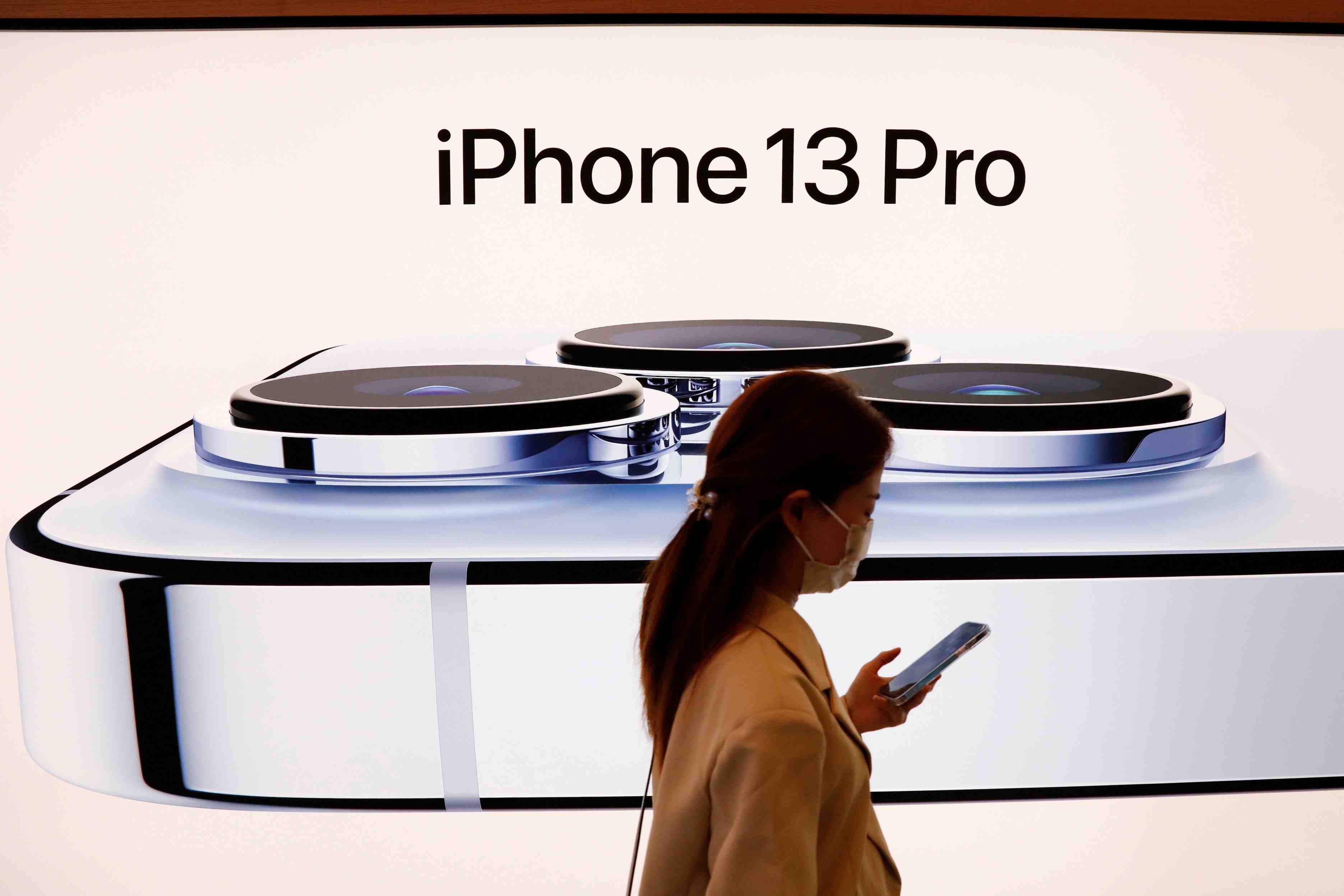 Apple previent ses fournisseurs d'un ralentissement de la demande pour l'iphone 13, selon la presse