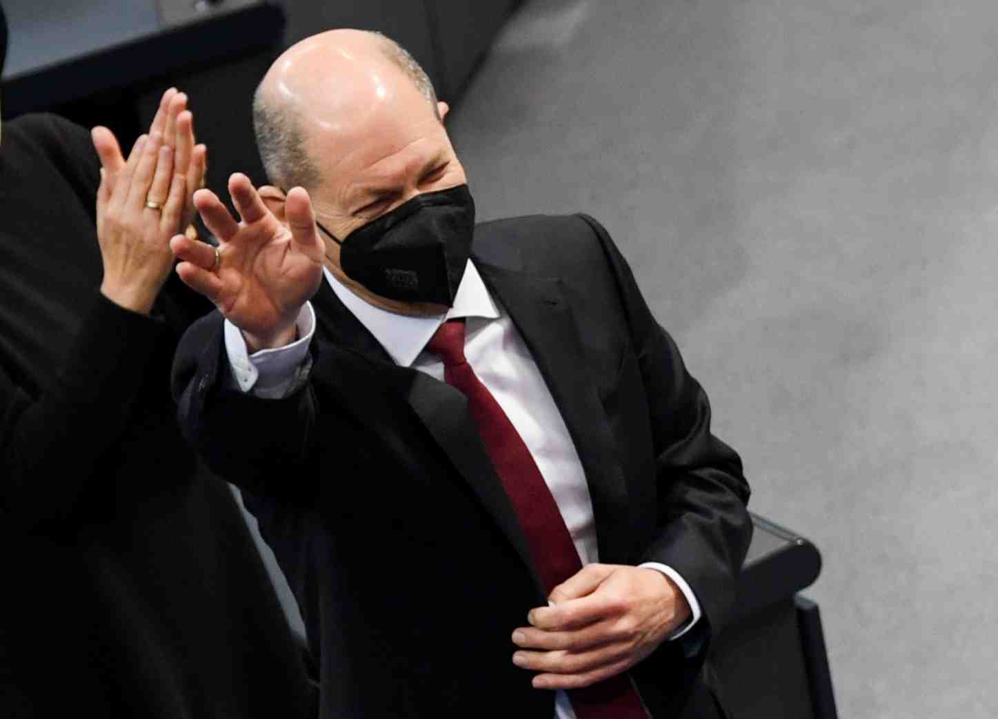 Olaf scholz elu chancelier par le bundestag