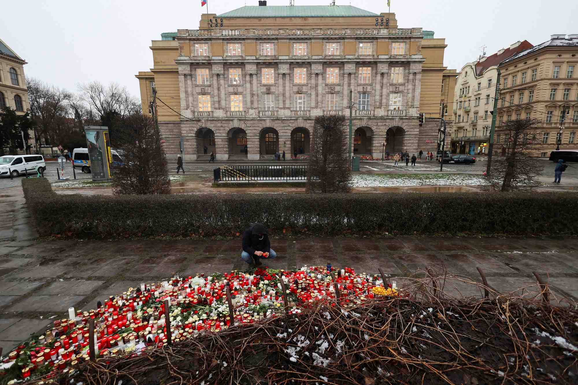 Hommage aux victimes d'une fusillade, a prague