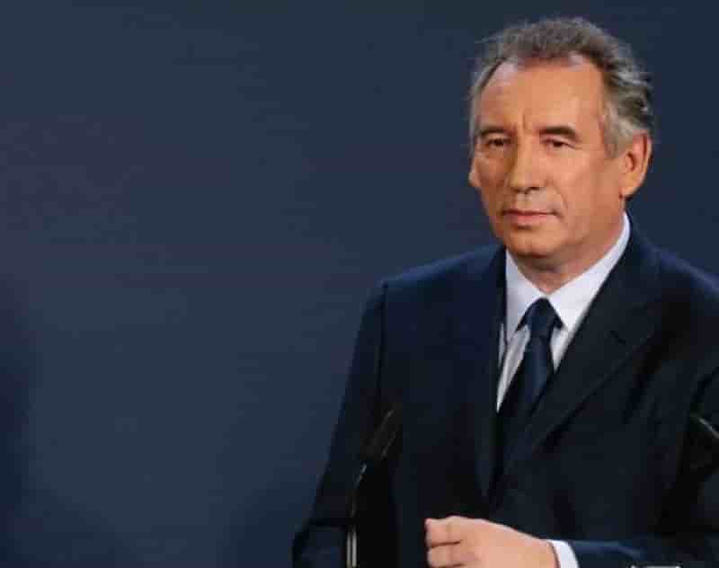 Elu à Pau, Bayrou veut à nouveau peser dans le débat politique