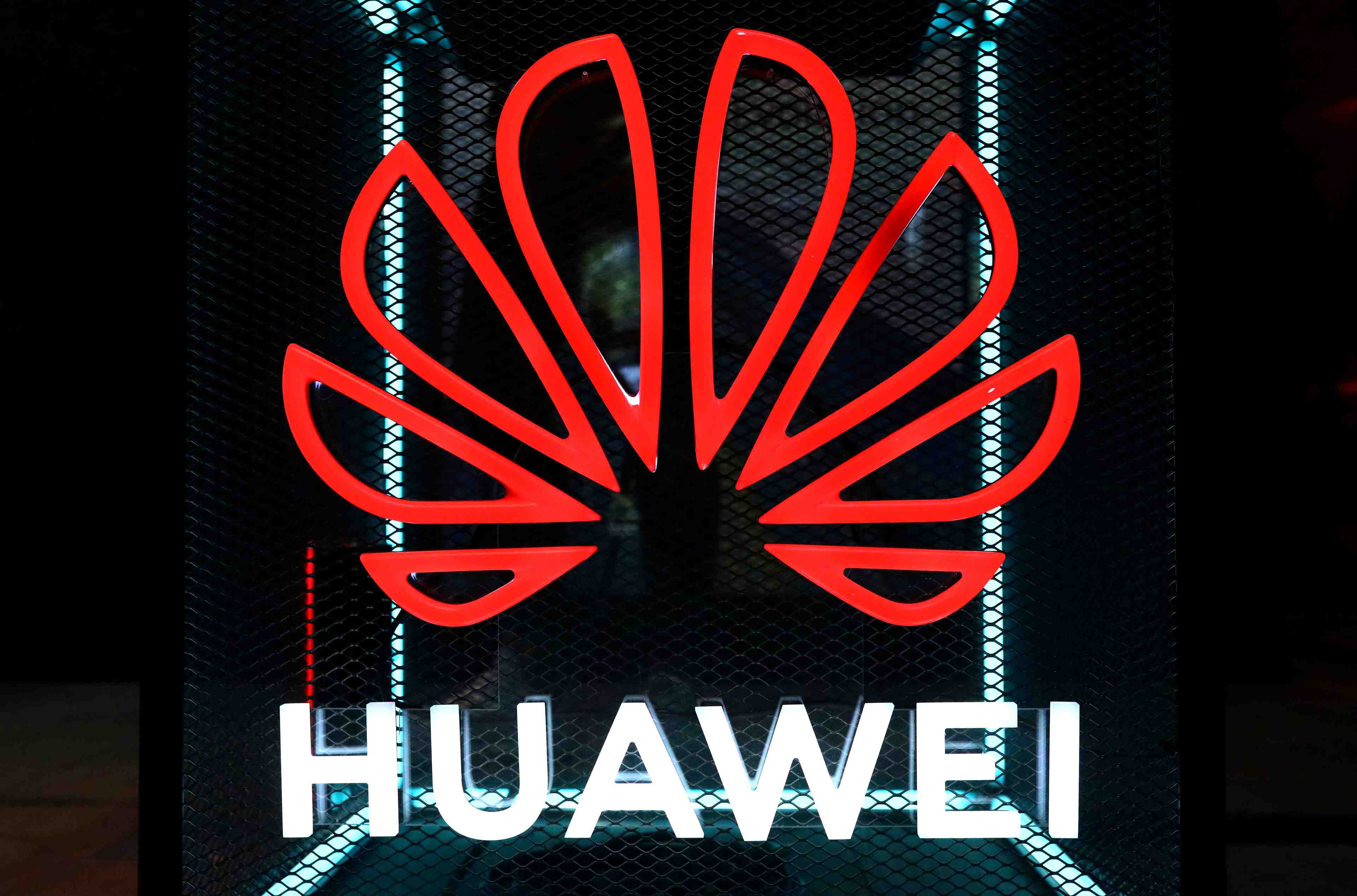 Huawei conteste la decision de la fcc sur les financements federaux