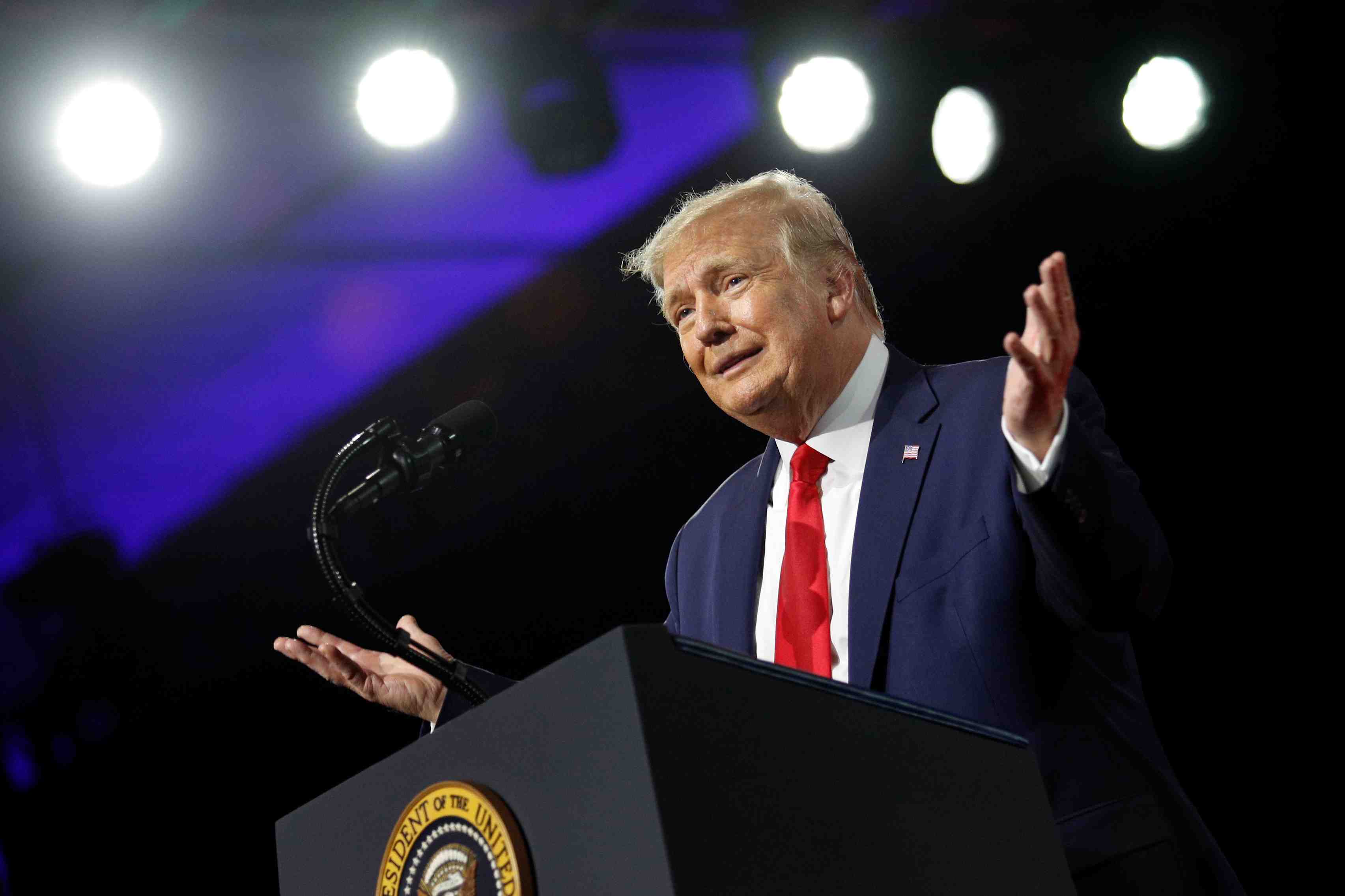 A atlanta, trump cherche a seduire l'electorat noir americain