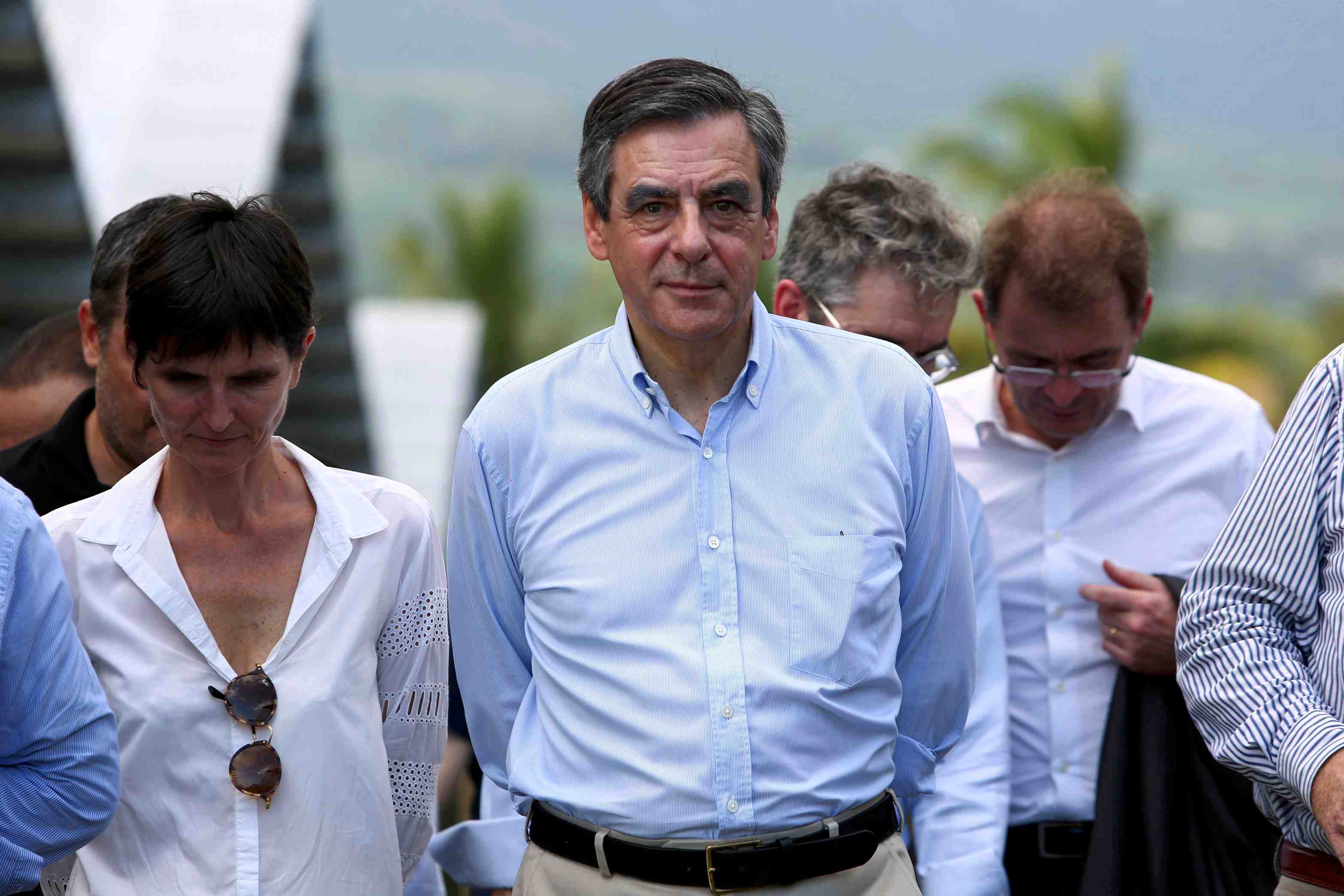 Fillon a la reunion, loin de paris mais pas des polemiques