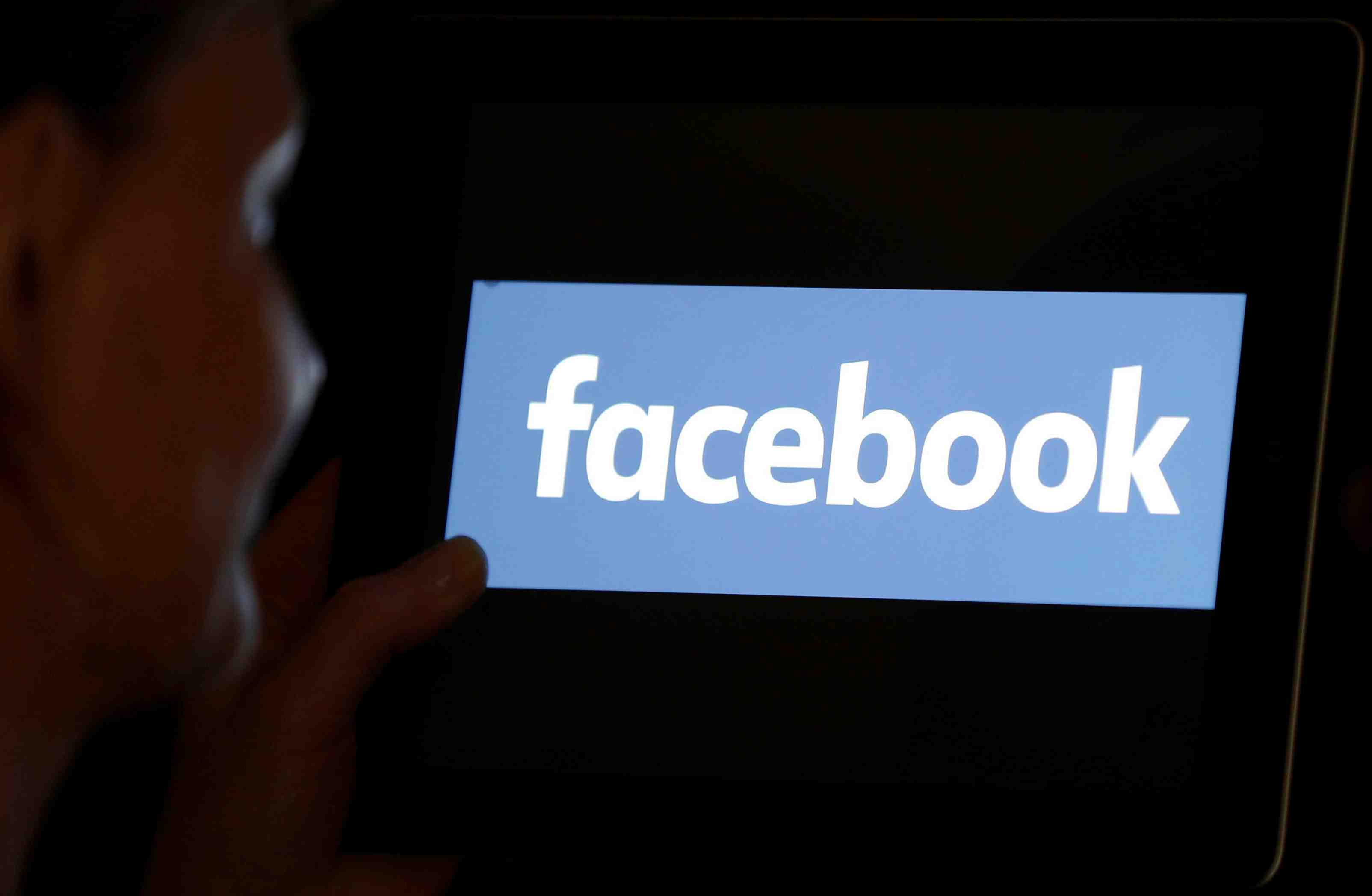 Indonesie: facebook supprime des centaines de comptes lies a des "fake news"
