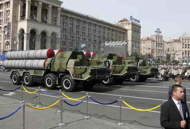 La russie va fournir un systeme de missiles s-300 a l'iran
