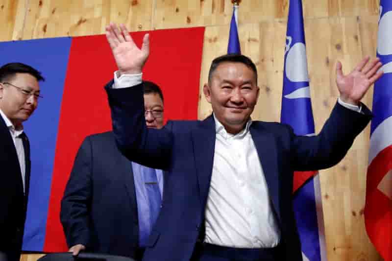 L'ancien lutteur khaltmaa battulga elu a la presidence mongole