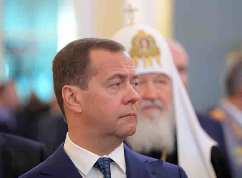 Vladimir poutine propose dmitri medvedev comme premier ministre