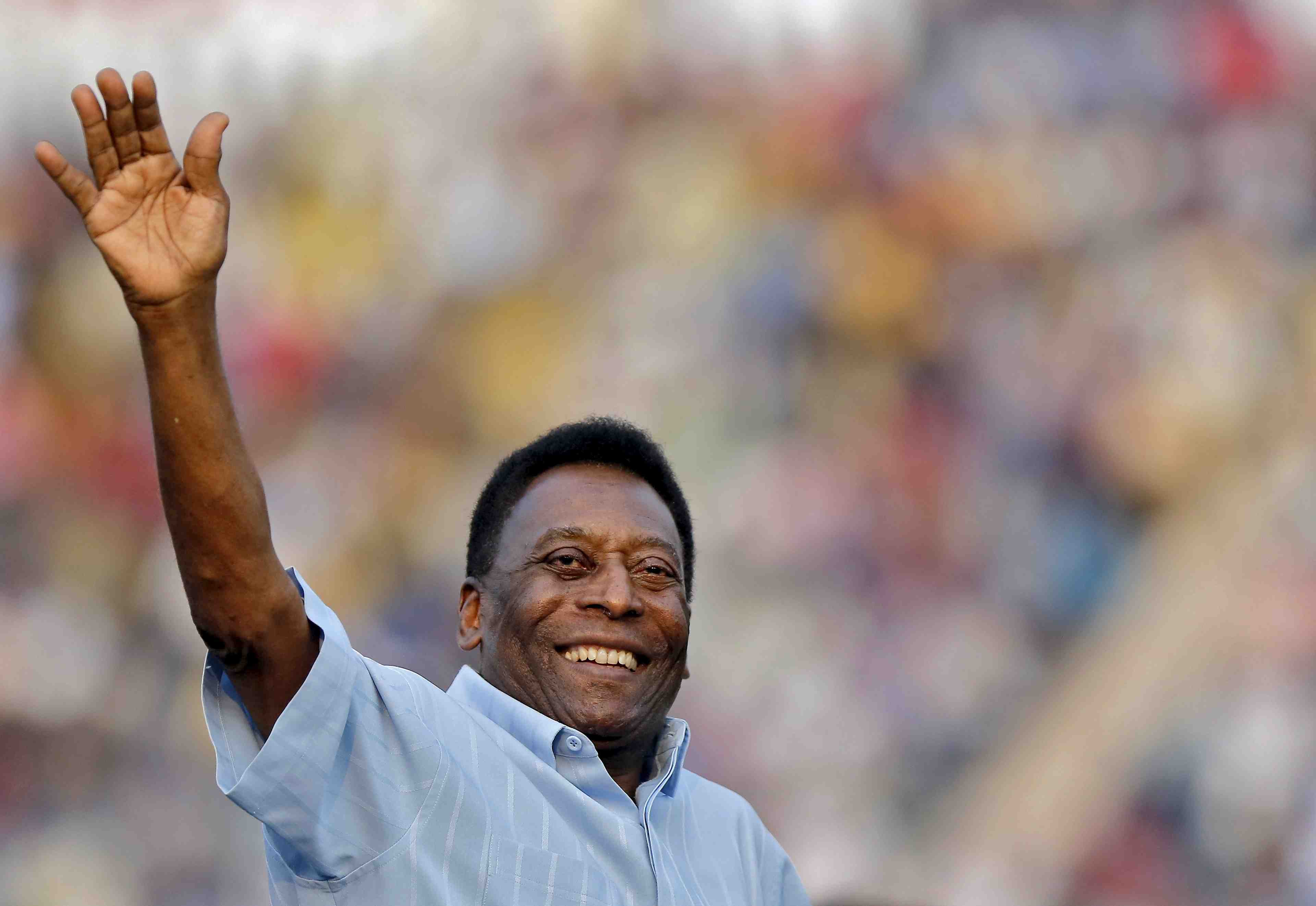 L'ex-footballeur bresilien pele hospitalise en france