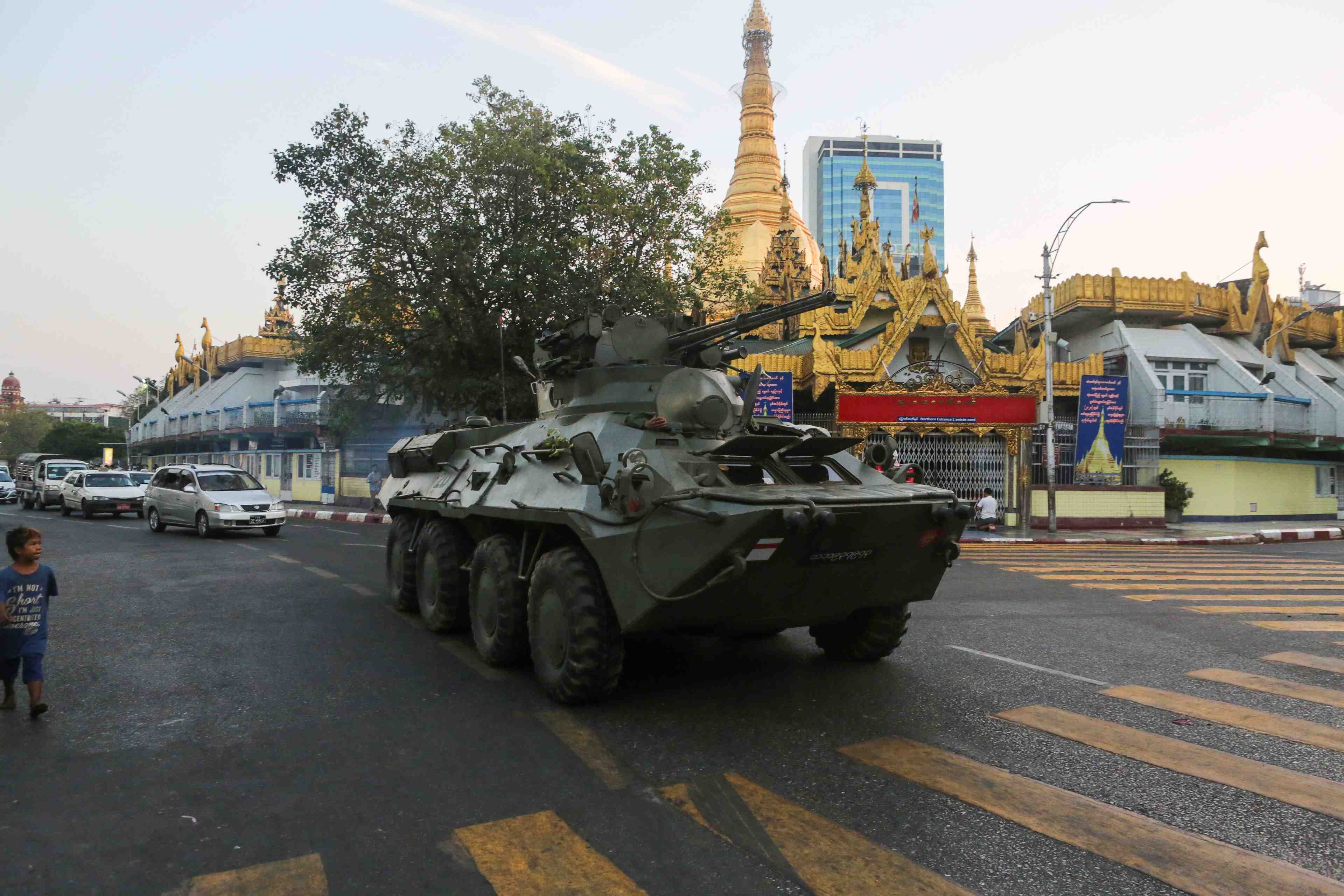 Birmanie: la contestation persiste malgre les mesures de l'armee