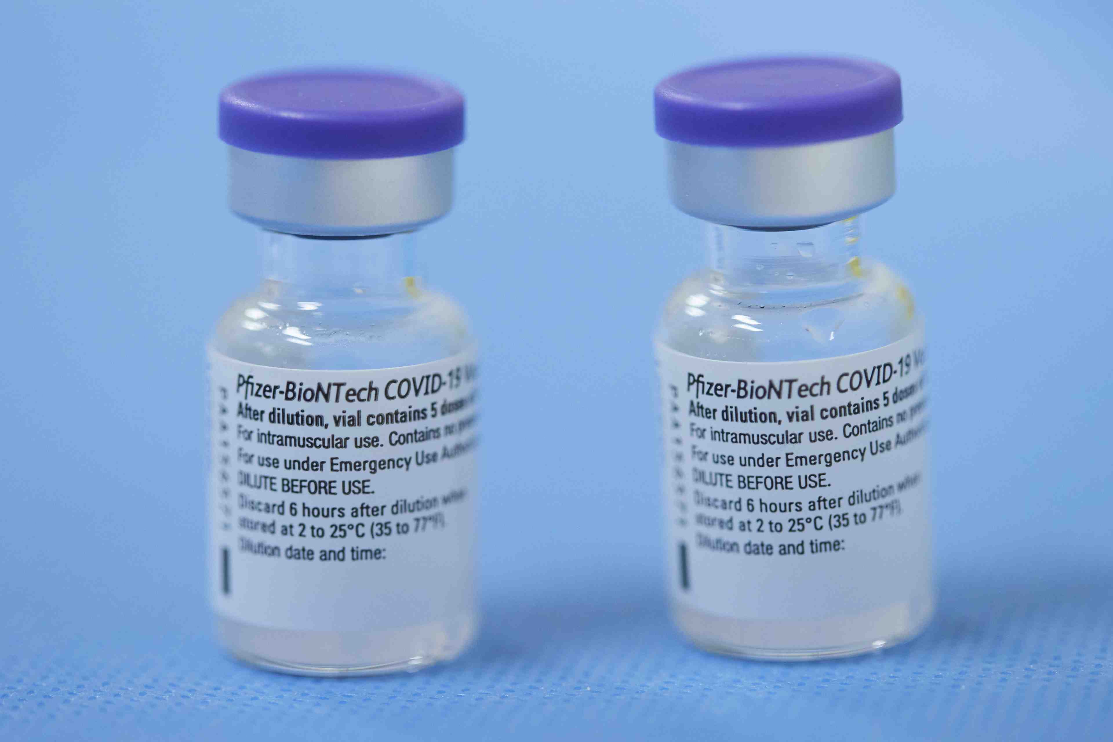 Le vaccin pfizer reduirait les risques de transmission du coronavirus, selon deux etudes