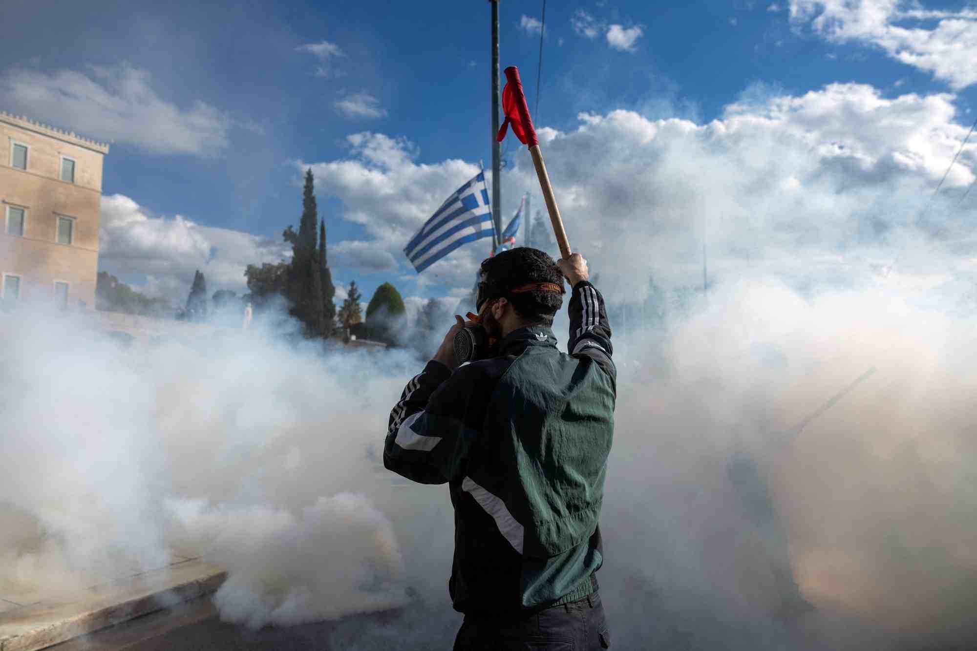 Affrontements lors d'une manifestation d'etudiants a athenes, en grece