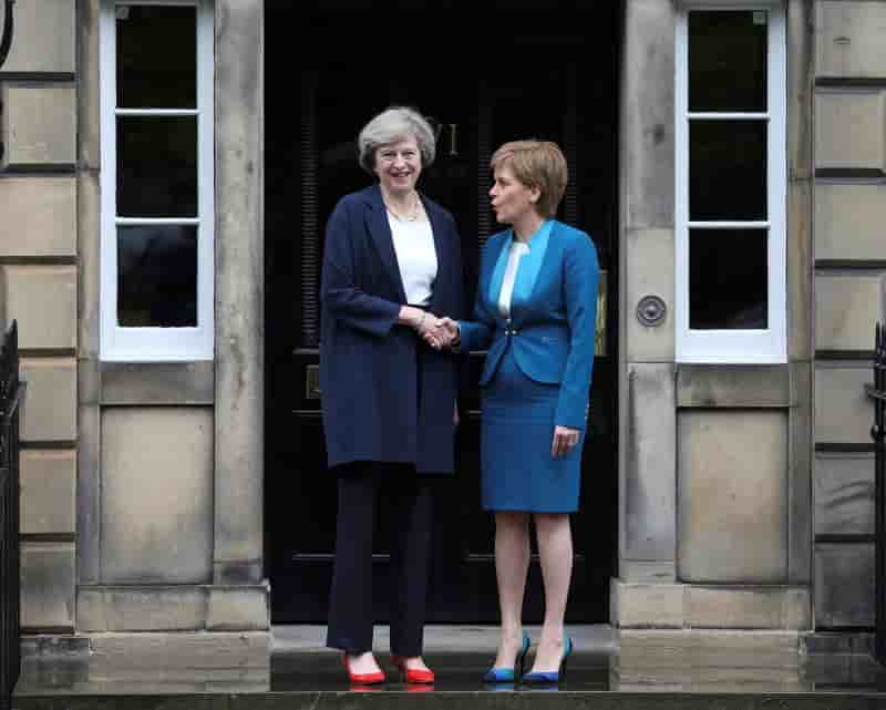 Theresa may veut negocier le brexit pour l’ensemble du royaume-uni