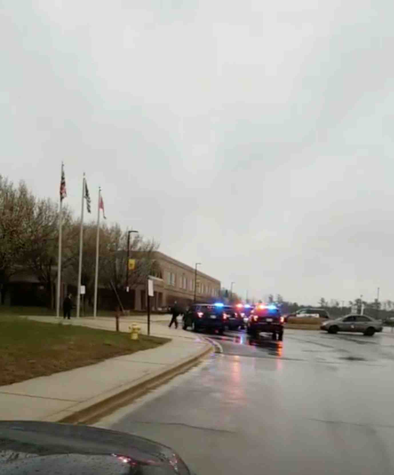 Fusillade dans un lycee du maryland, trois blesses