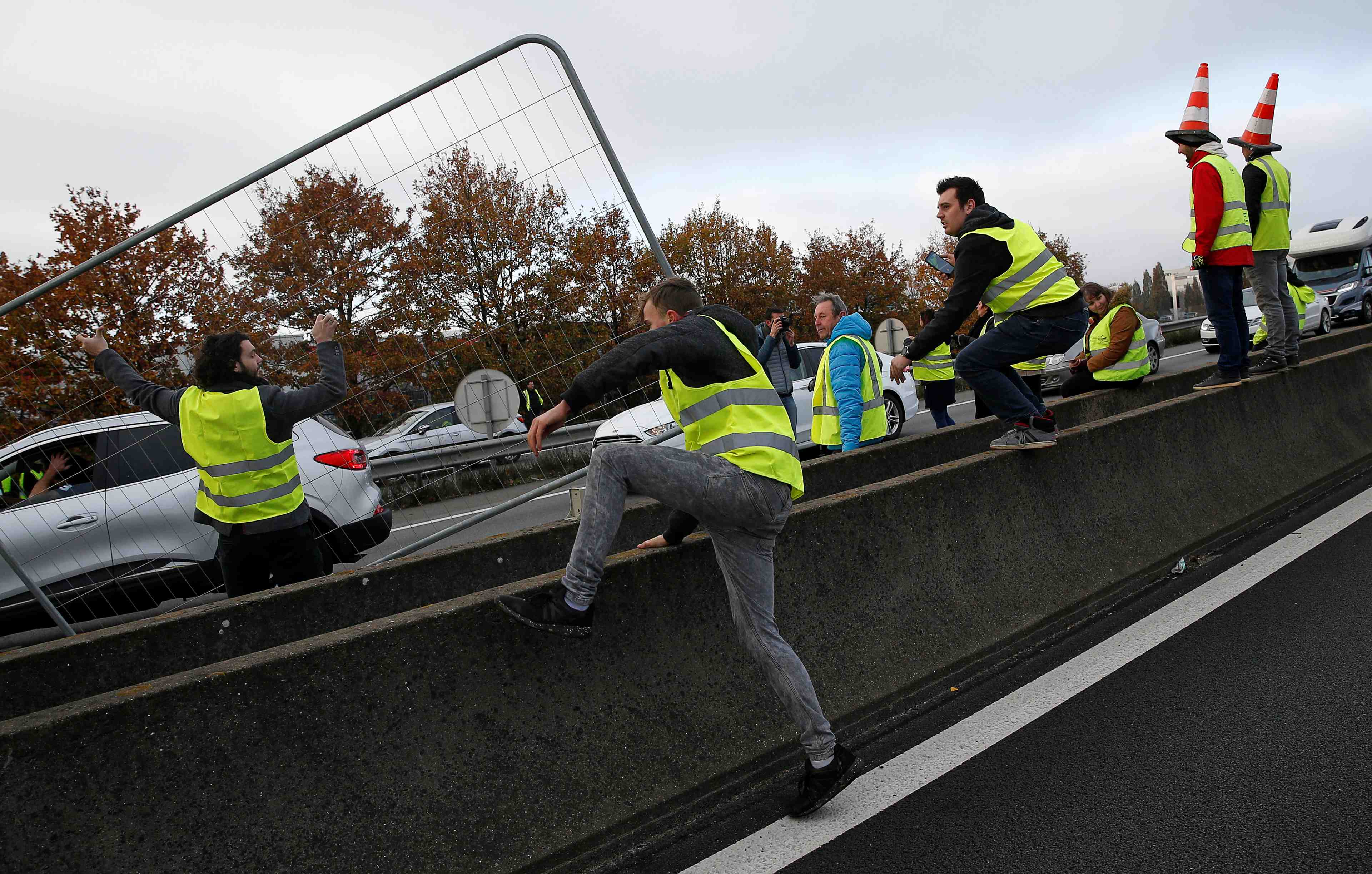 Le fronde des "gilets jaunes" se poursuit