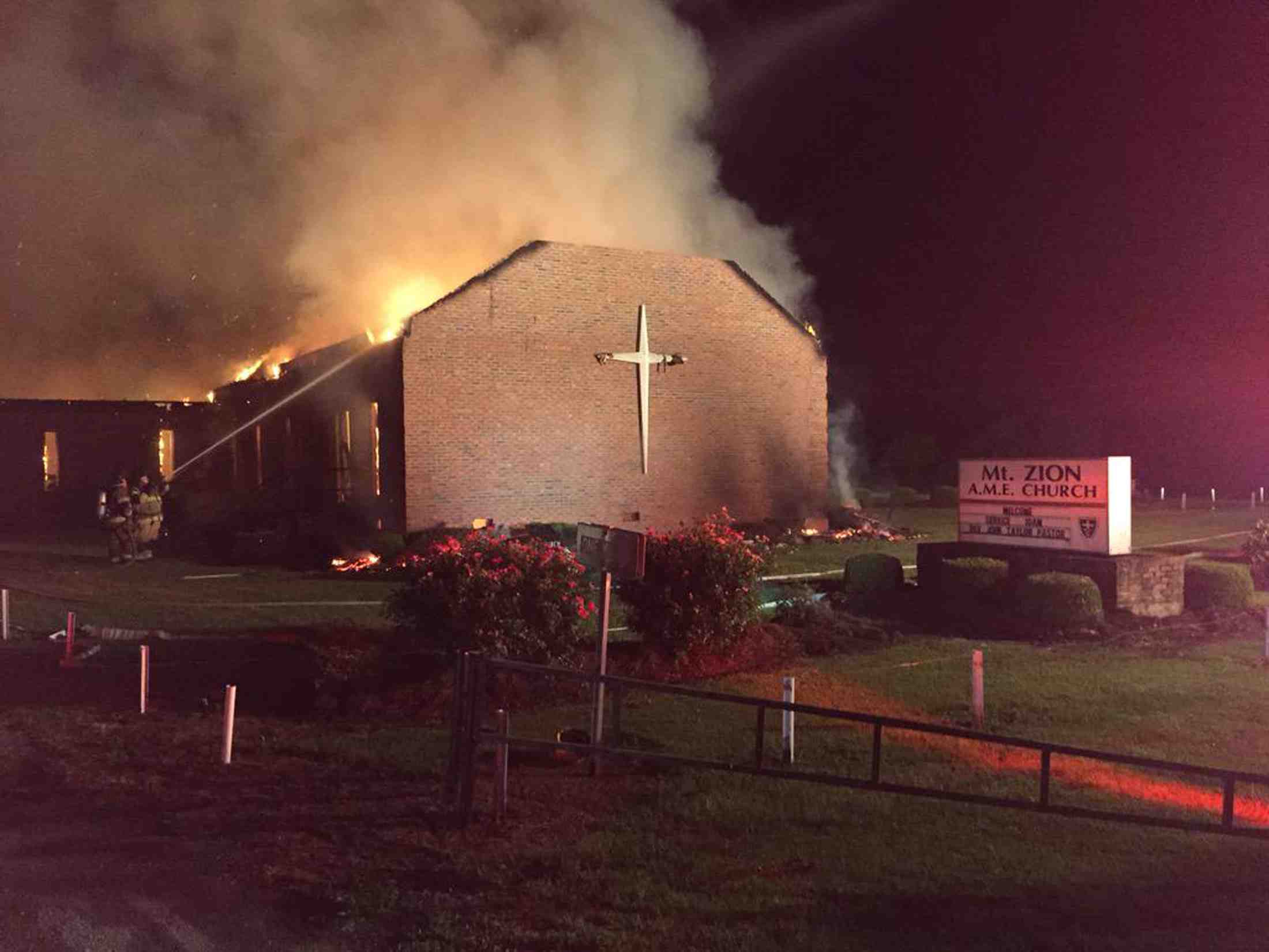 Les incendies d'eglises aux etats-unis attisent la peur