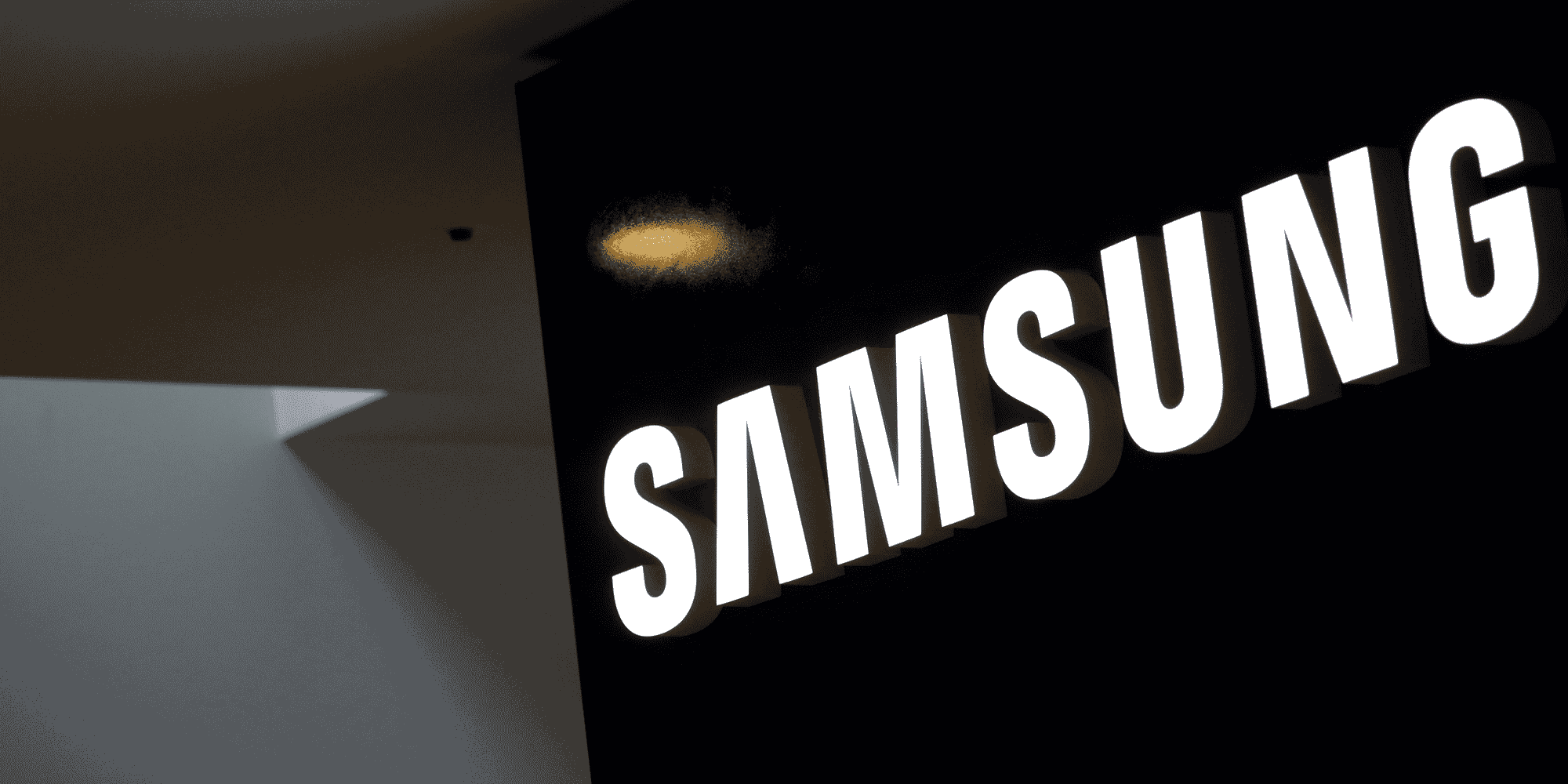 Samsung souffre particulièrement dans le pays, où sa part de marché a dégringolé de 15% environ à la mi-2013 à 1% au premier trimestre de cette année parallèlement à la montée en puissance fulgurante des chinois Huawei et Xiaomi.