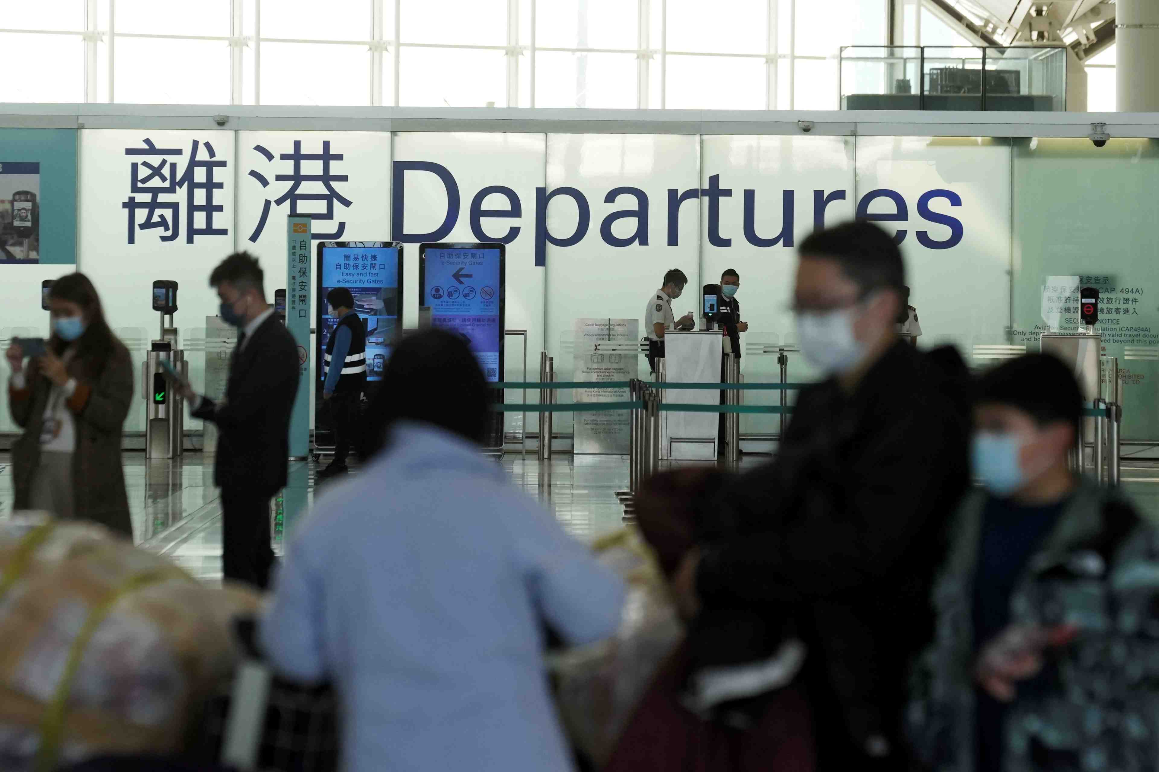 Coronavirus: hong kong va rouvrir les liaisons aeriennes avec neuf pays dont la france