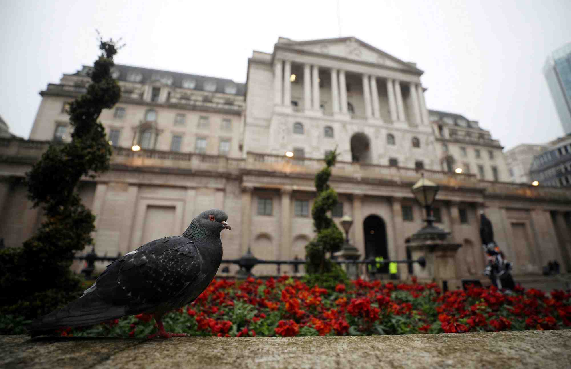 La boe devrait proceder a sa plus forte hausse de taux depuis 1995
