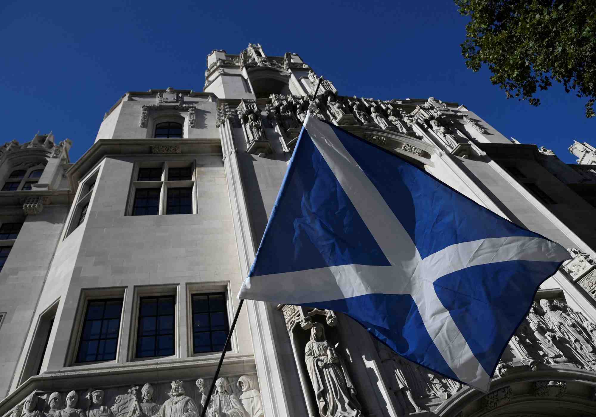Un drapeau ecossais a londres, en grande-bretagne