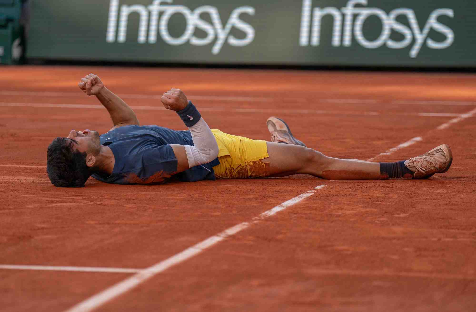 Carlos alcaraz remporte la finale de roland-garros