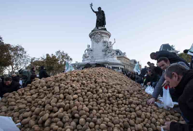 Les agriculteurs déversent leur colère
