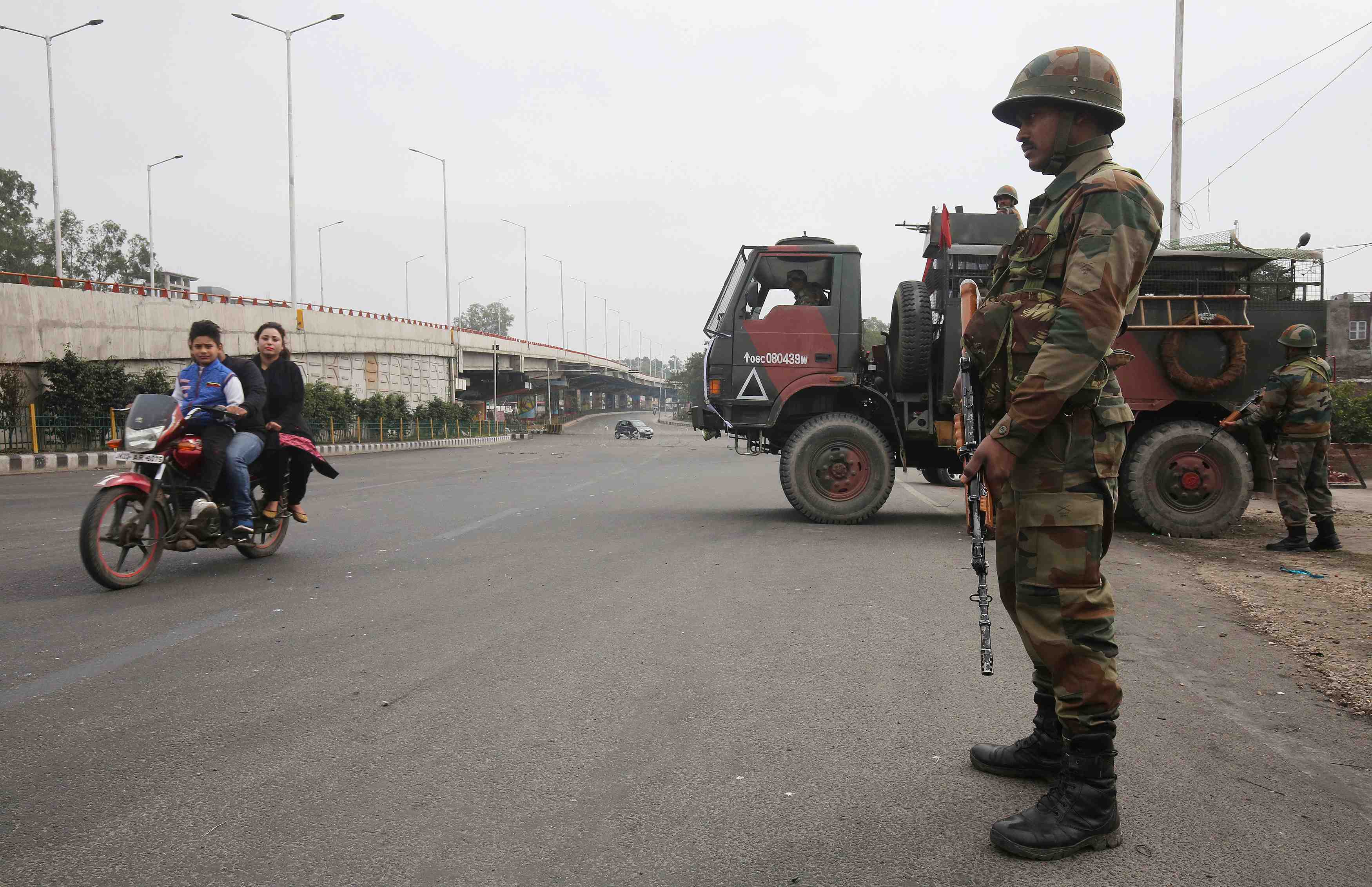 Vingt-trois arrestations en inde apres l'attentat au cachemire