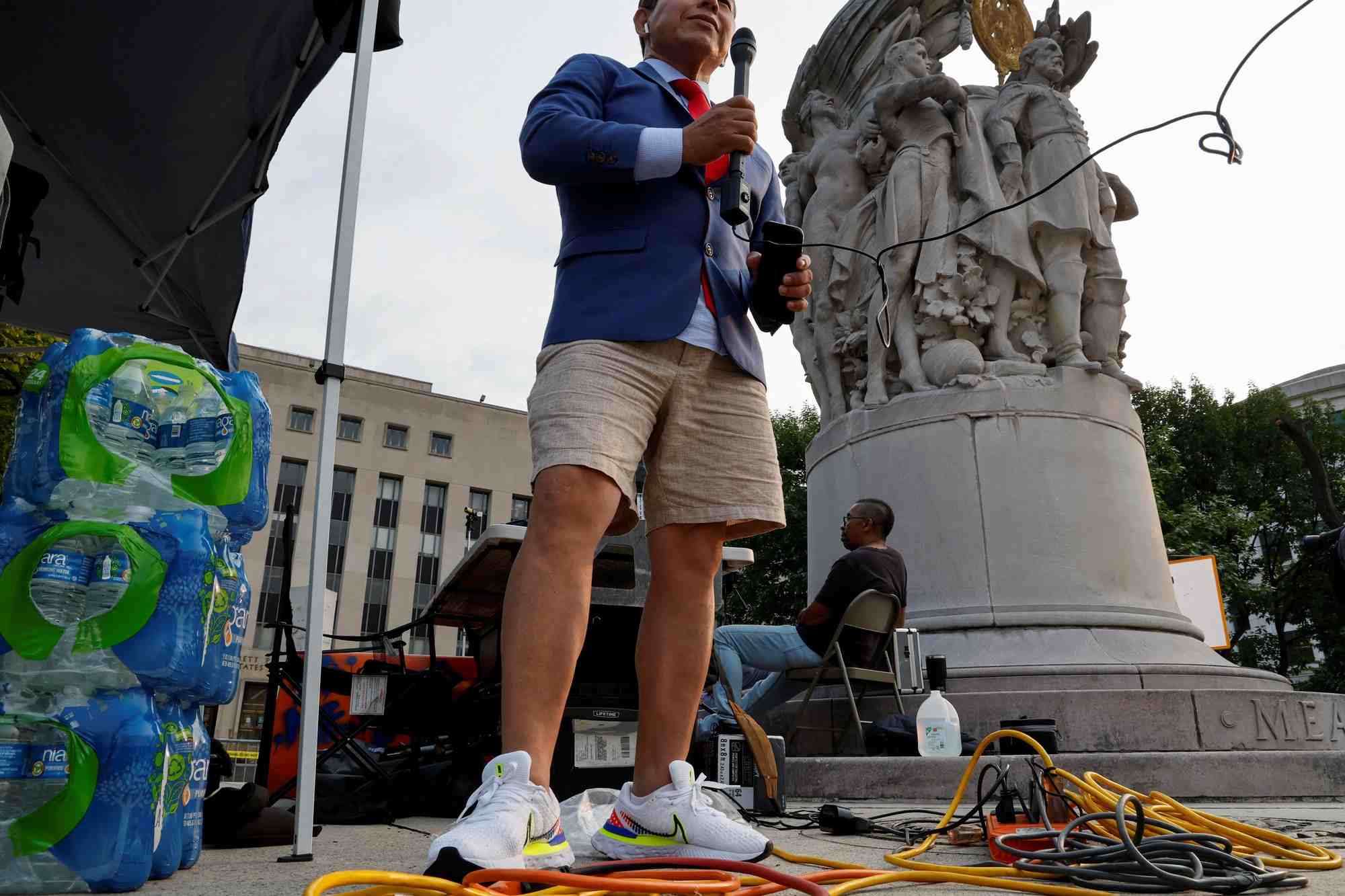 Un membre des medias au tribunal de district americain de washington, aux etats-unis