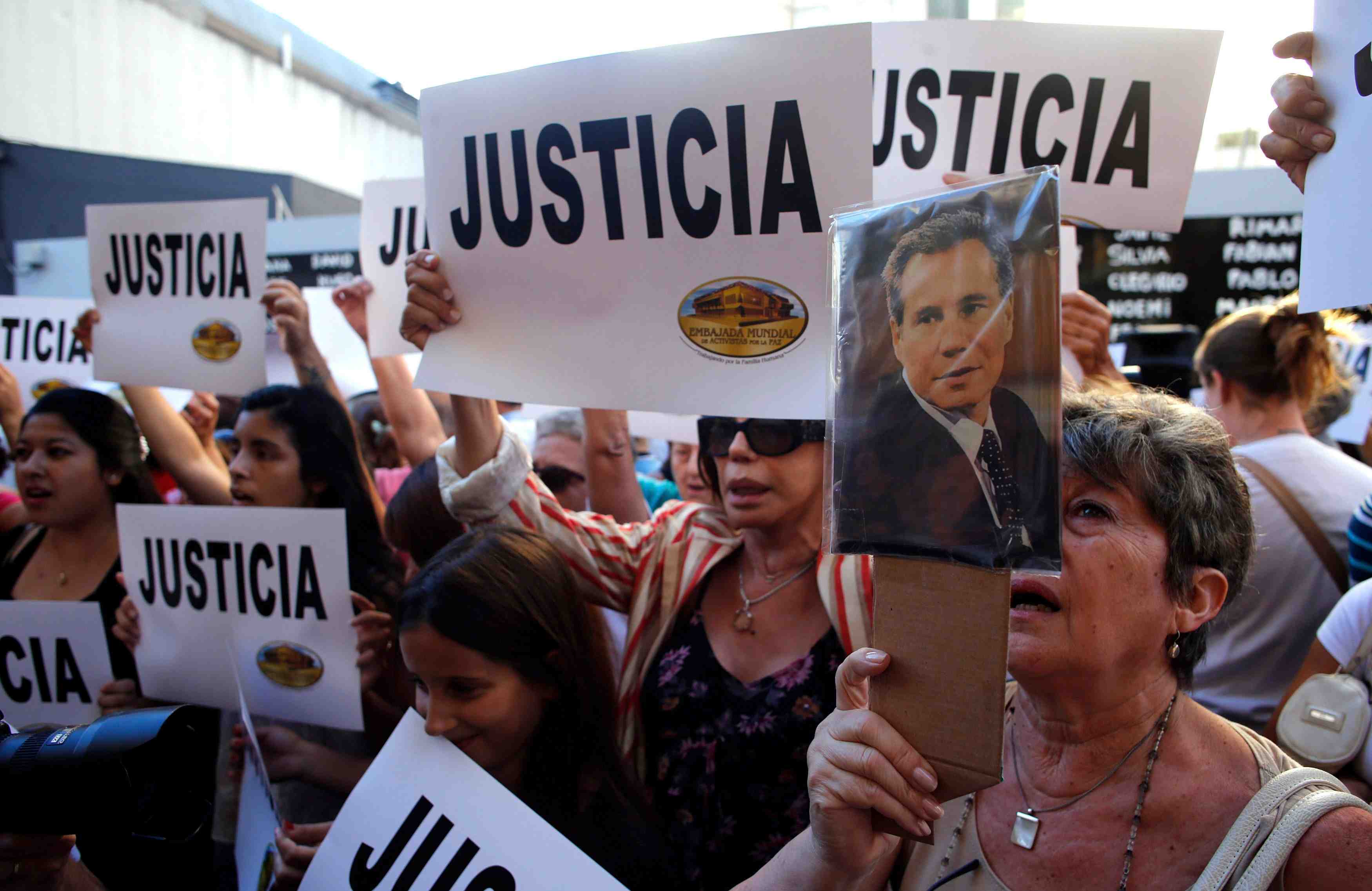 La presidente argentine parle de conspiration apres la mort d'un procureur