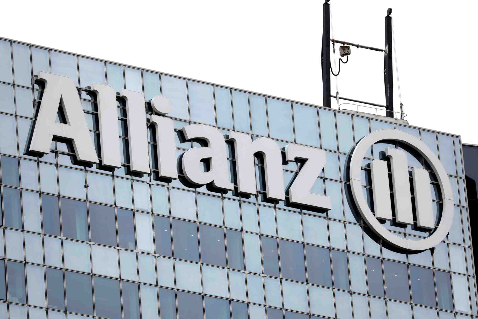Le benefice net d'allianz chute de 78% au premier trimestre apres une provision pour litige