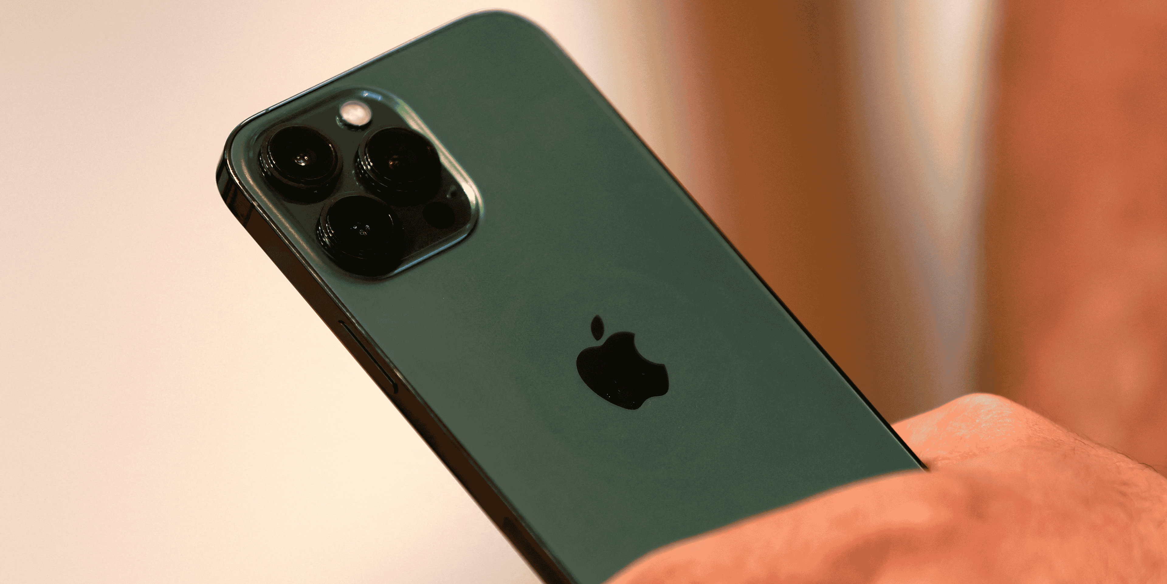 Apple bat les attentes grace aux ventes de l'iphone et aux services
