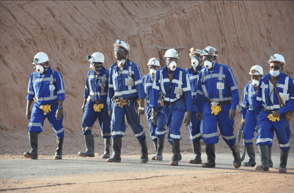 Dernière remontée des mineurs de Cominak. La mine est fermée depuis mars 2021 mais des travaux classiques de réaménagement sont prévus jusqu'en 2033.