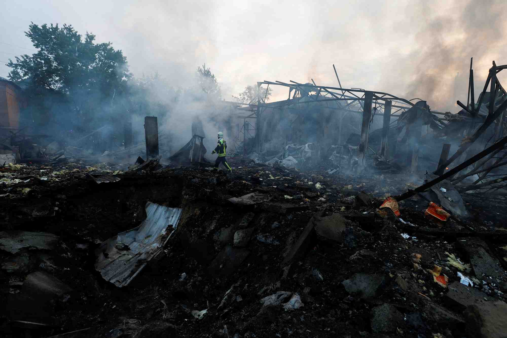 Photo des degats apres une serie d'attaques aeriennes russes a kyiv
