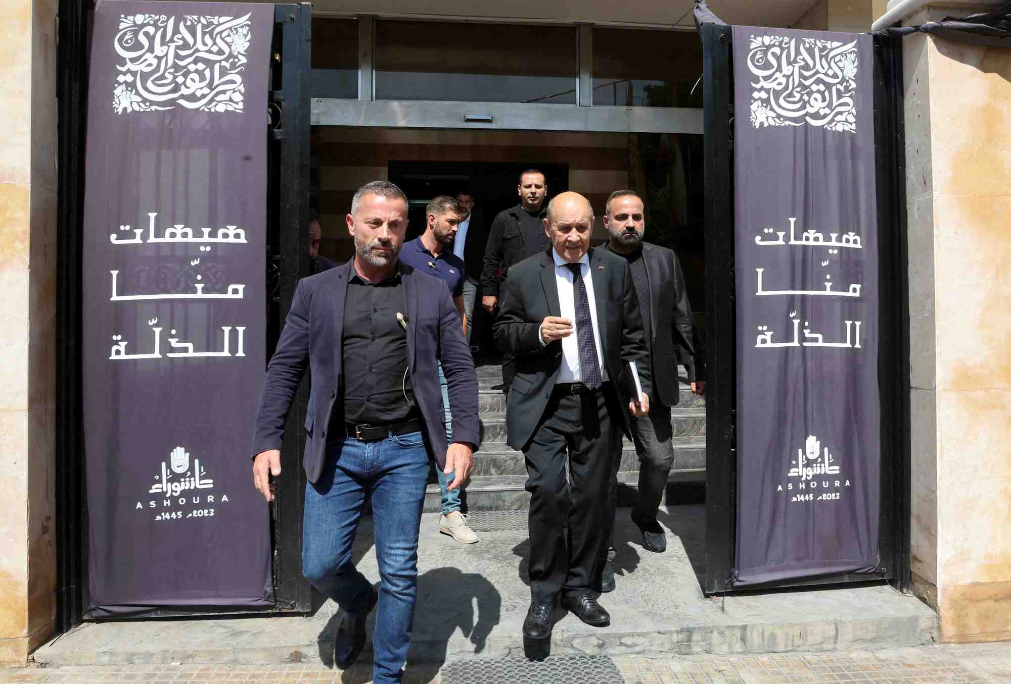 Jean-yves le drian a la sortie d'une reunion avec le chef du bloc parlementaire du hezbollah, a beyrouth