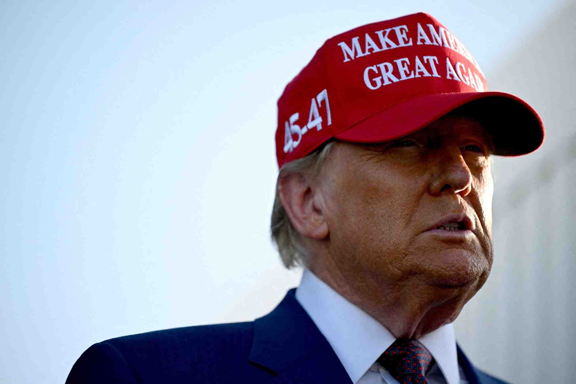 Cela va bientôt faire trois semaines que Donald Trump est aux commandes des États-Unis.