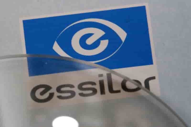 L'ue se donne jusqu'au 26 fevrier pour trancher sur essilor-luxottica