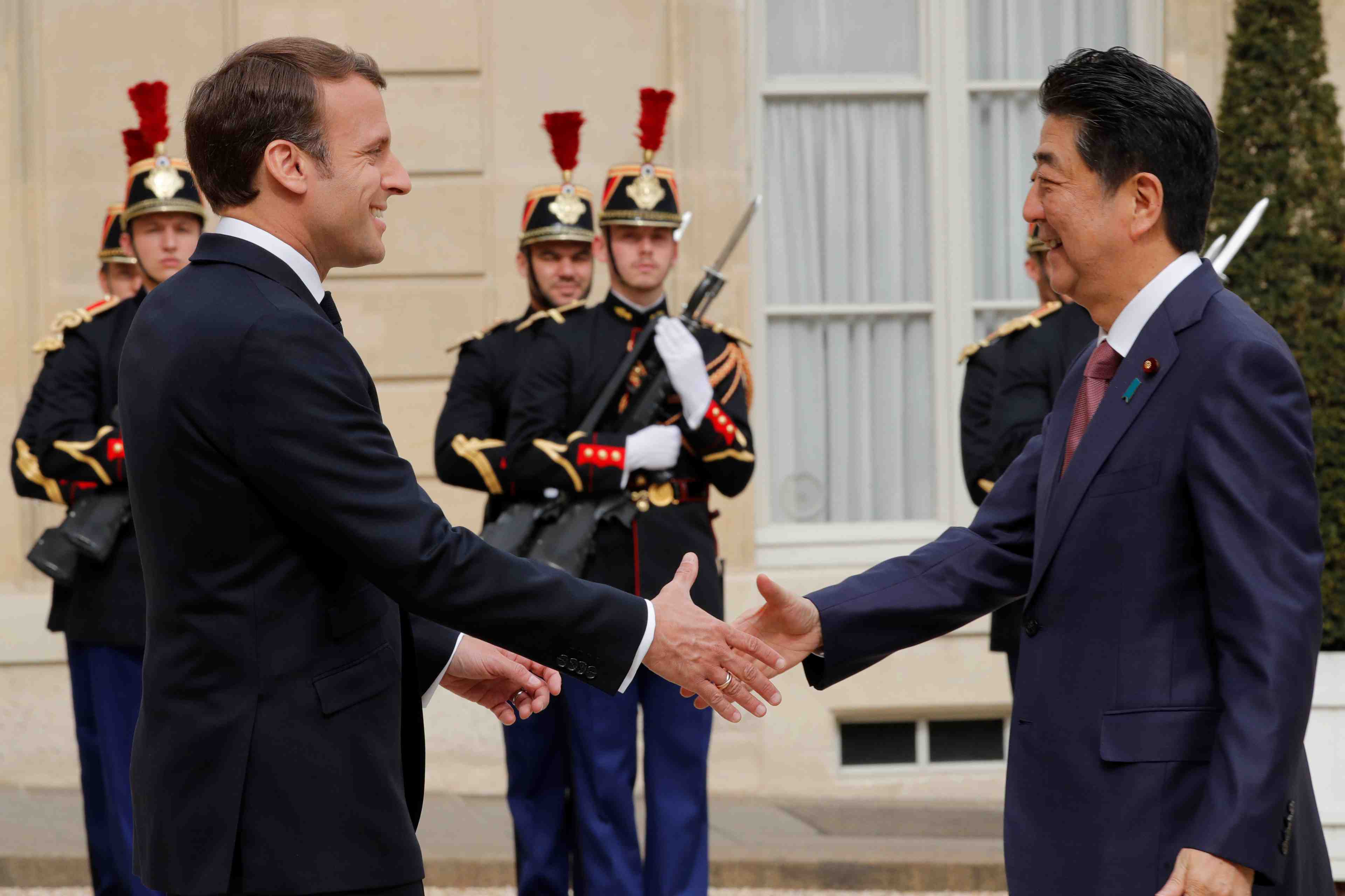 Macron au japon mercredi avant un g20 electrise par trump
