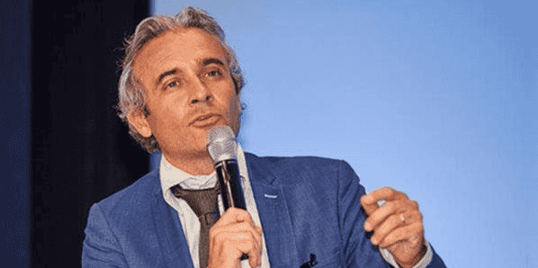 Mathieu Flonneau est maître de conférences en histoire contemporaine à l'université Paris I Panthéon-Sorbonne.