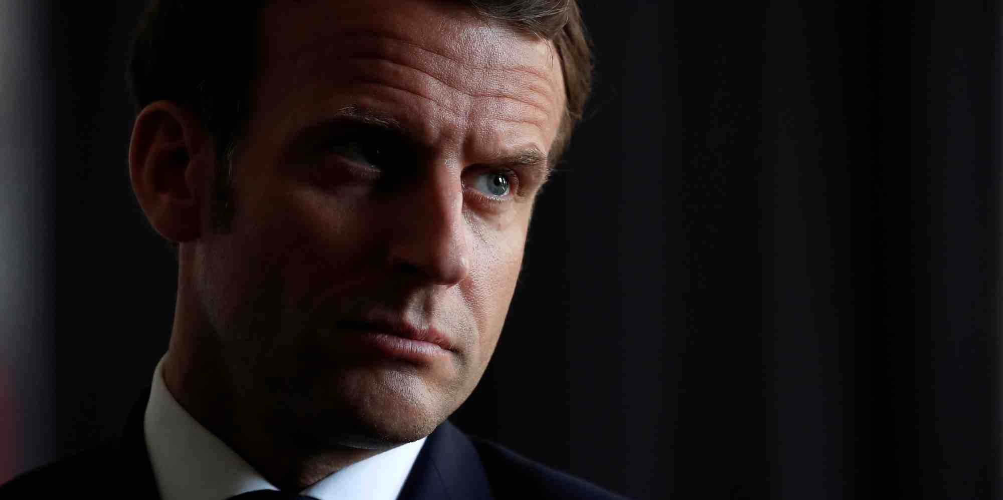 Dans un entretien à la presse quotidienne régionale publié jeudi soir, M. Macron a affirmé qu'"il n'y [aurait] pas d'abandon" de son projet de système universel, qu'il juge toujours "juste", même s'il se dit "ouvert" à ce que sa réforme "soit transformée".