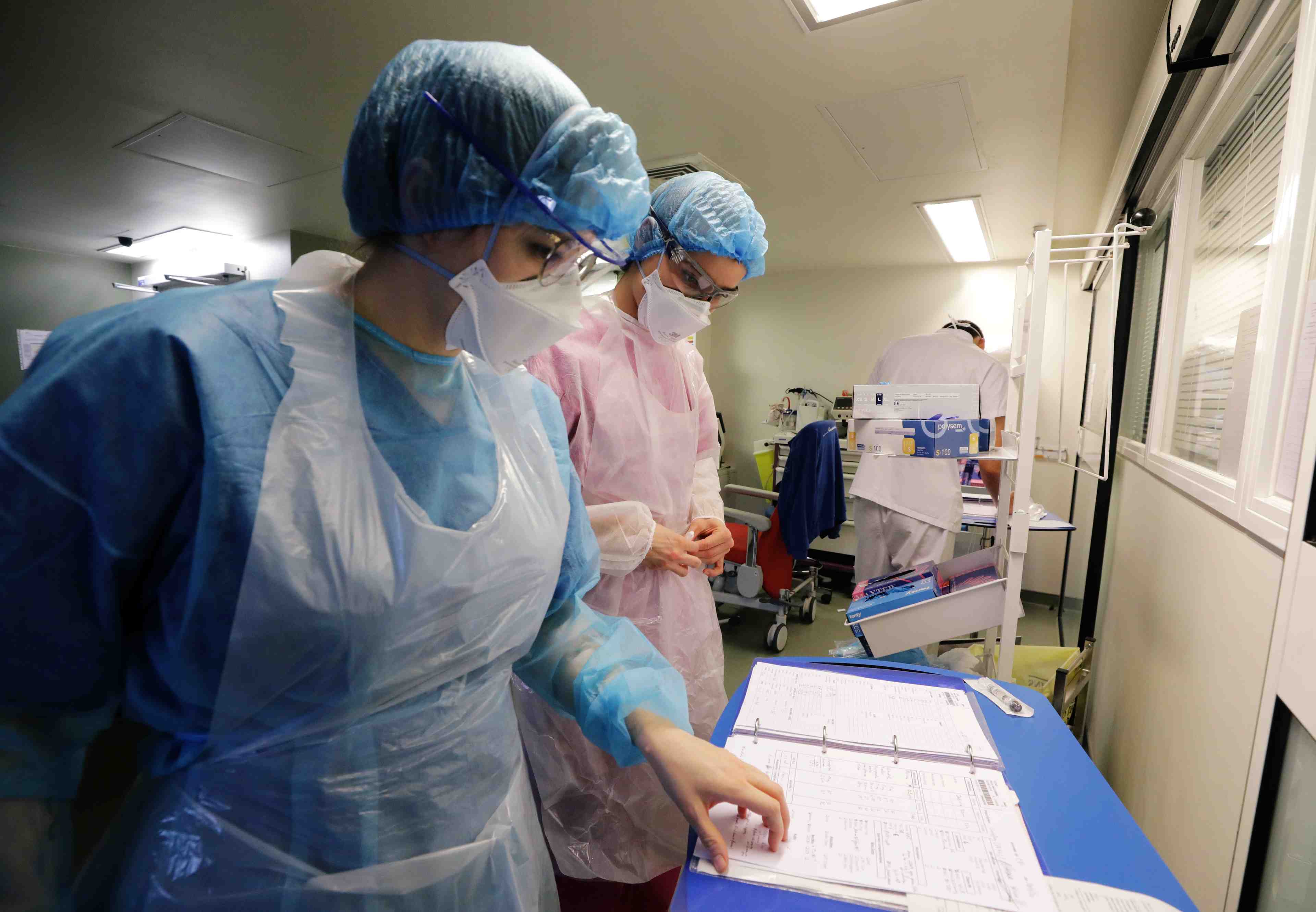 Coronavirus: le nombre d'hospitalisations continue de refluer en france