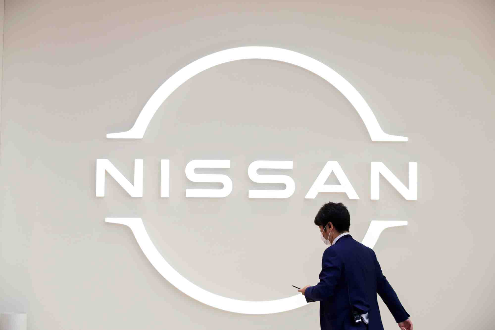 Nissan prevoit une stabilite de son benefice annuel avec les penuries et les couts