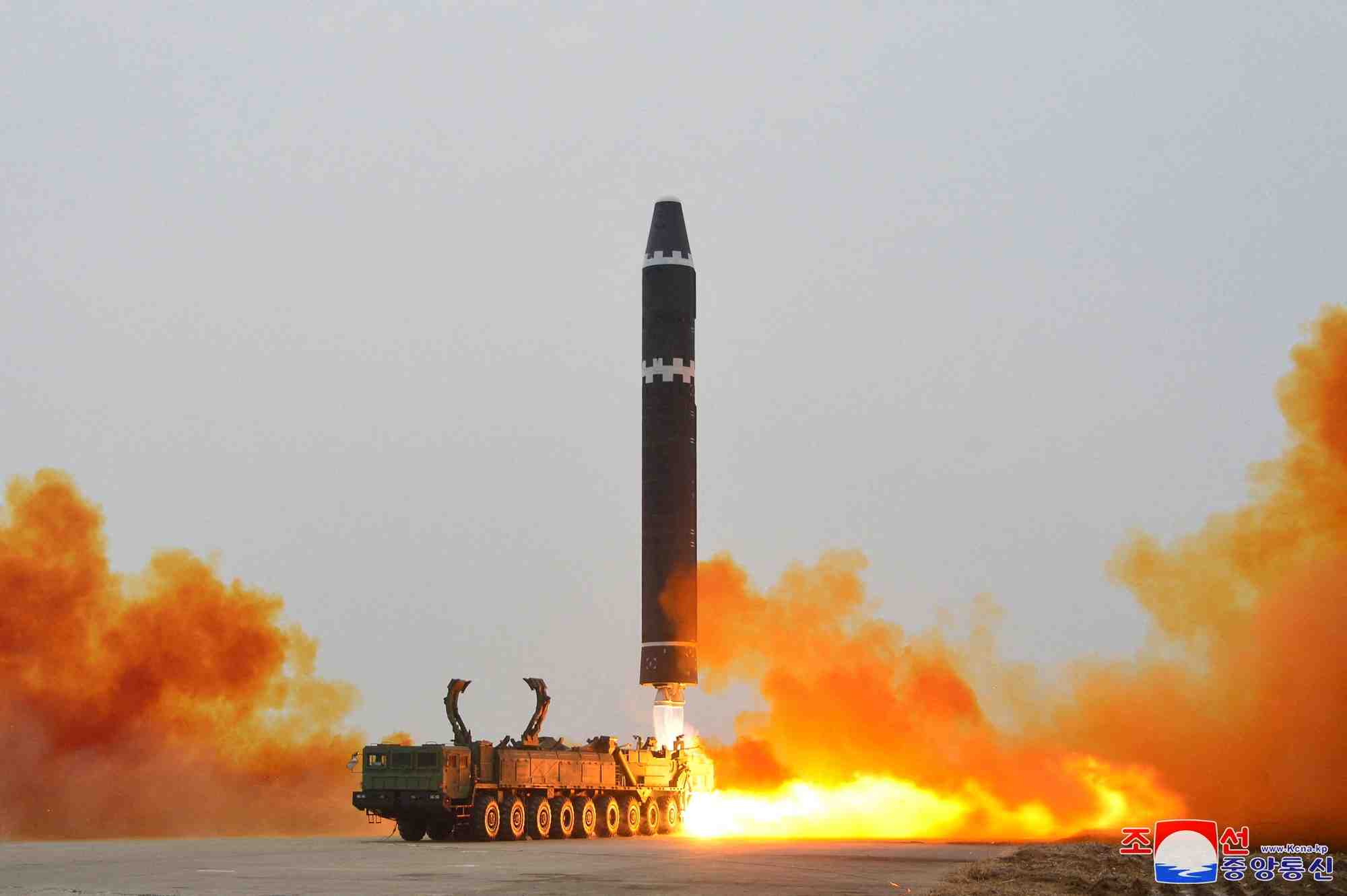Un missile balistique tire a l'aeroport de pyongyang en fevrier