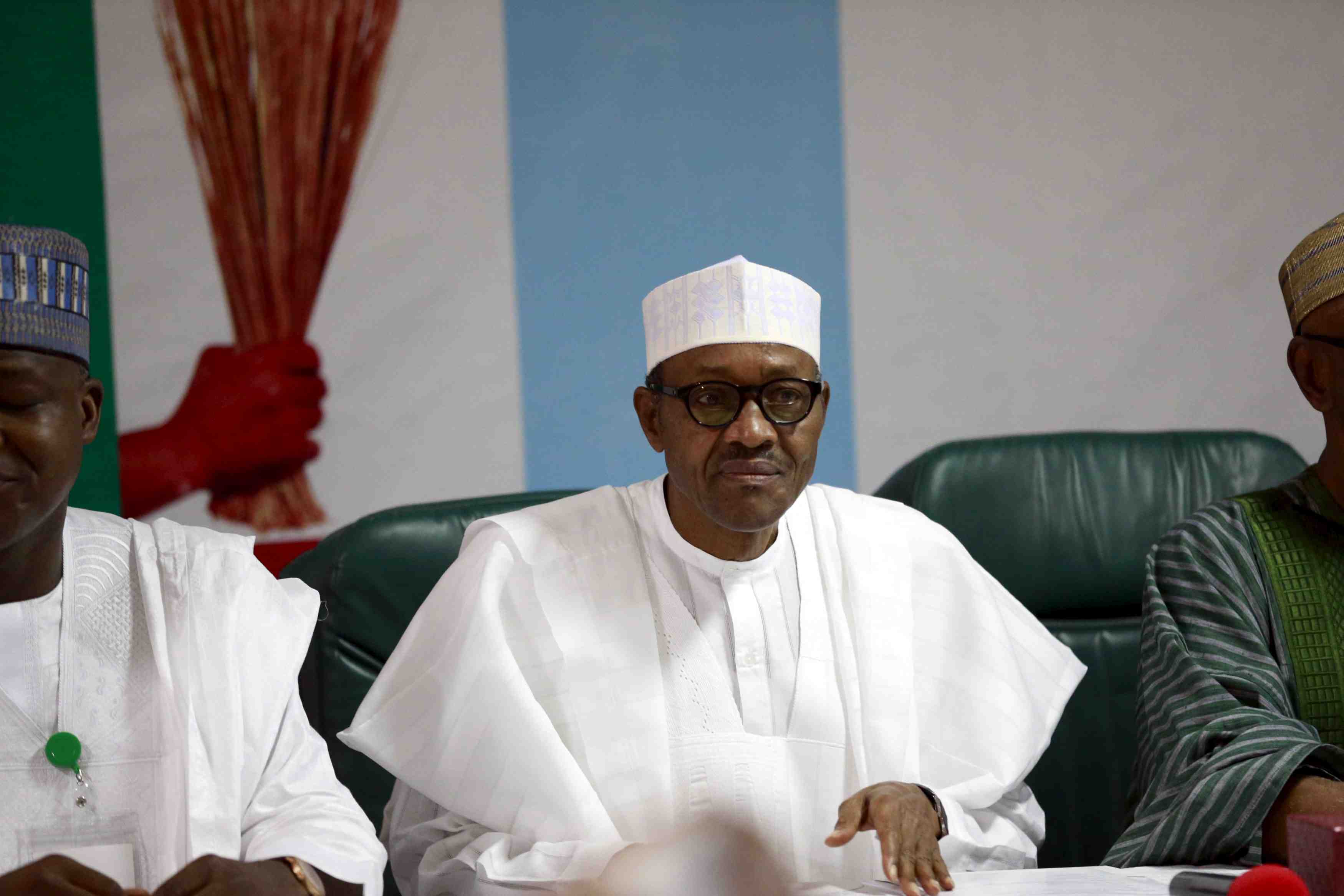 Le president du nigeria limoge les chefs de l'armee