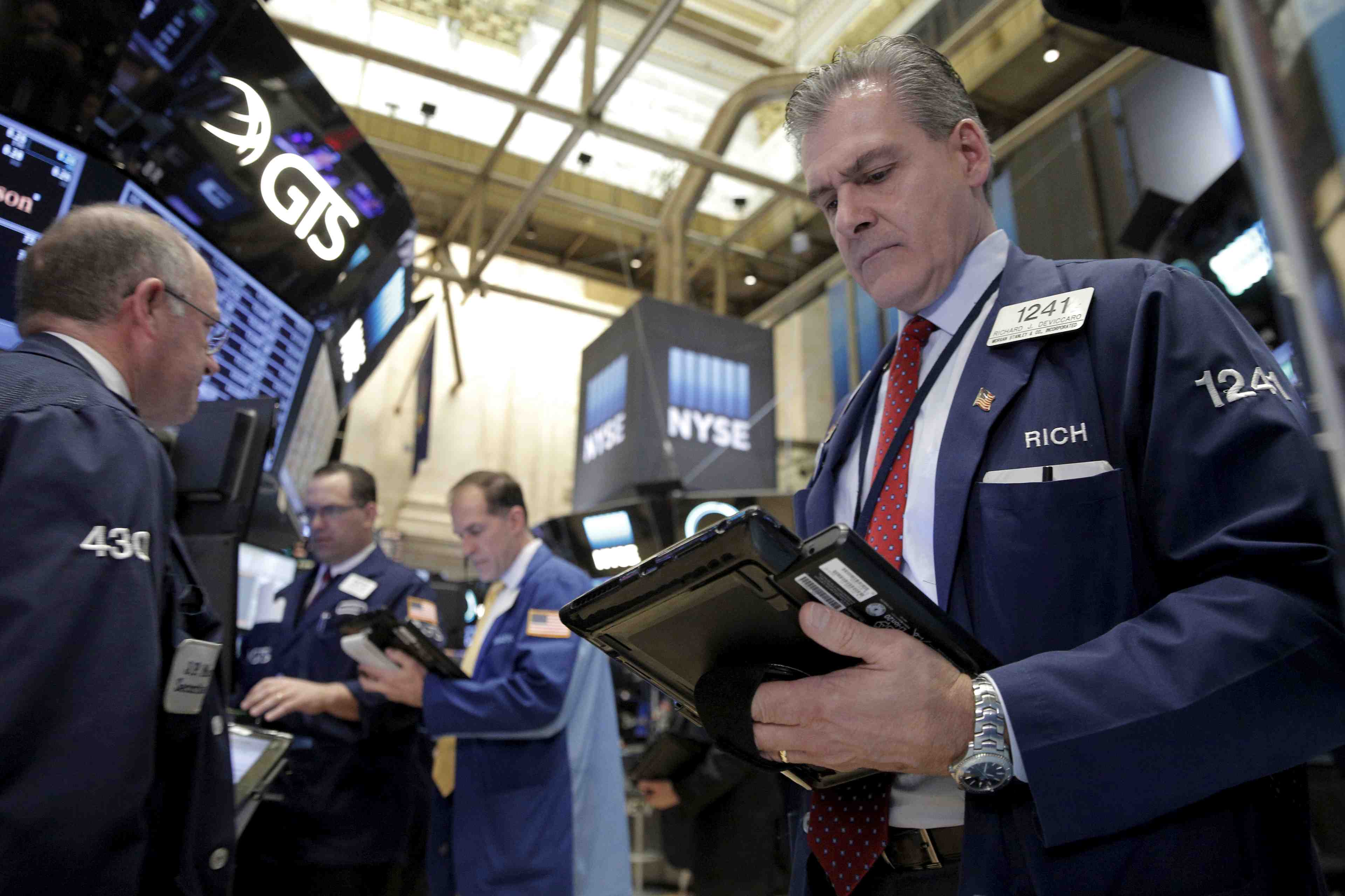 La bourse de new york ouvre en legere baisse